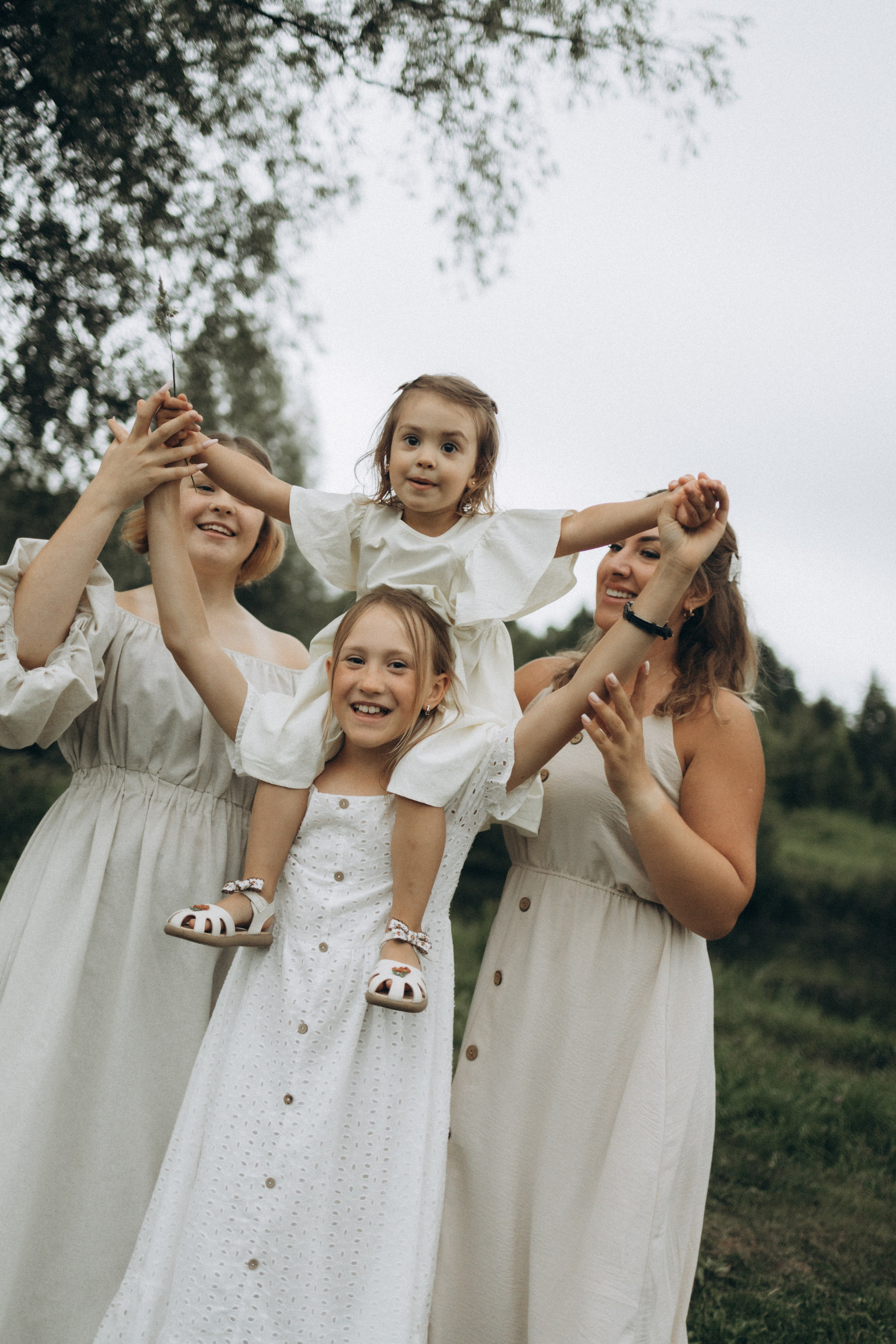 Ксения с дочками. Фотограф женского портрета и семейных историй в жанре life в Нижнем Новгороде Елена Матросова