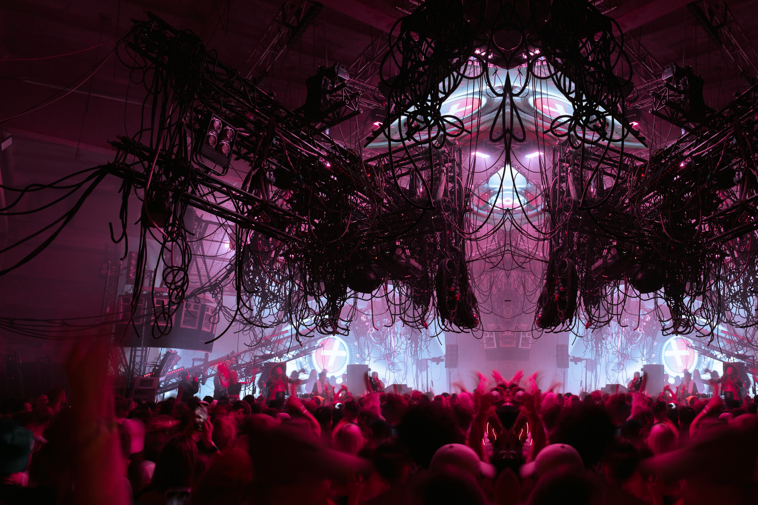 Outline 2024. @tomrus: Рустам Шагиморданов — фотограф