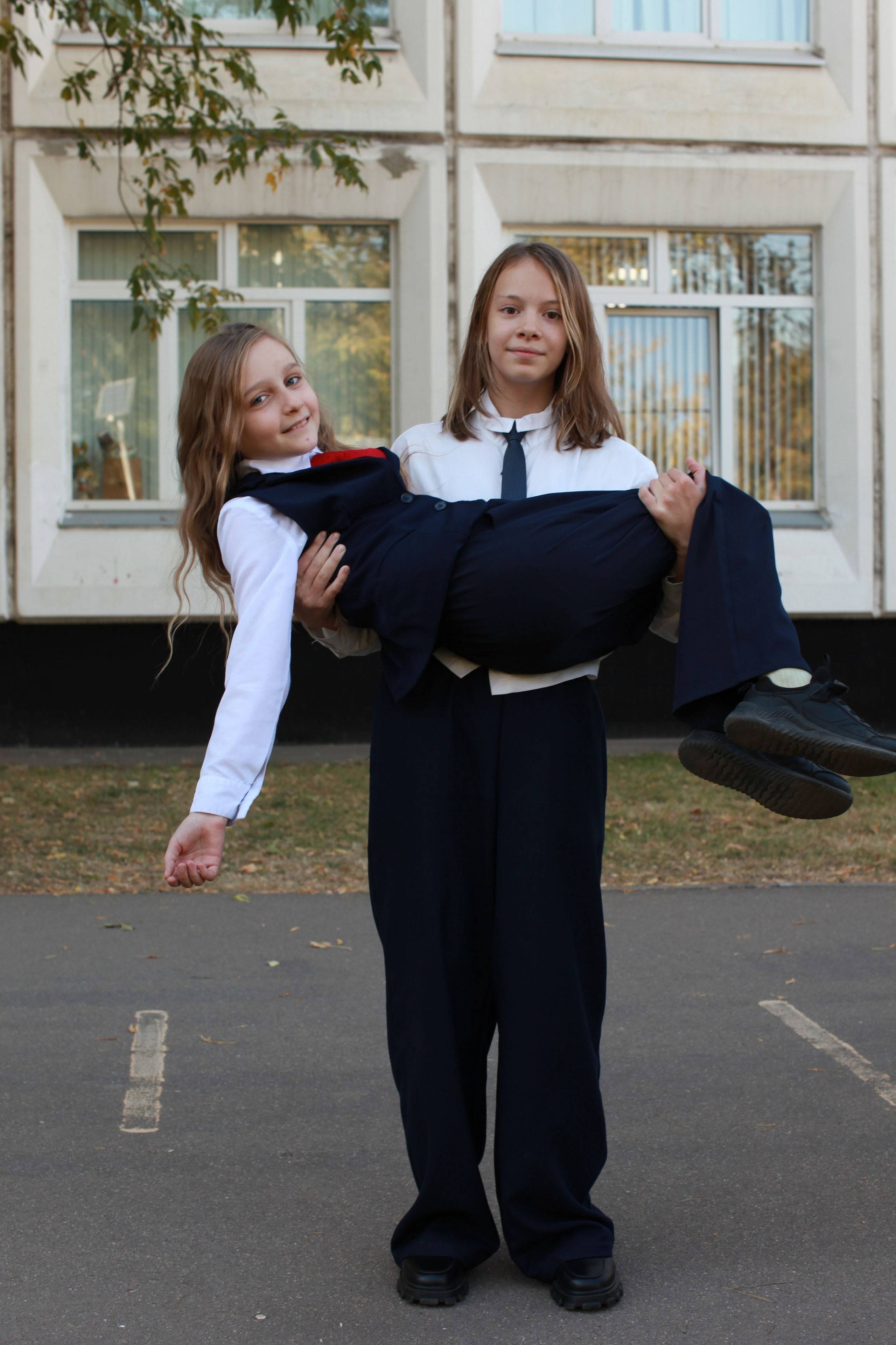 Осенняя фотосессия у школы. Выпускные альбомы Москва СВАО