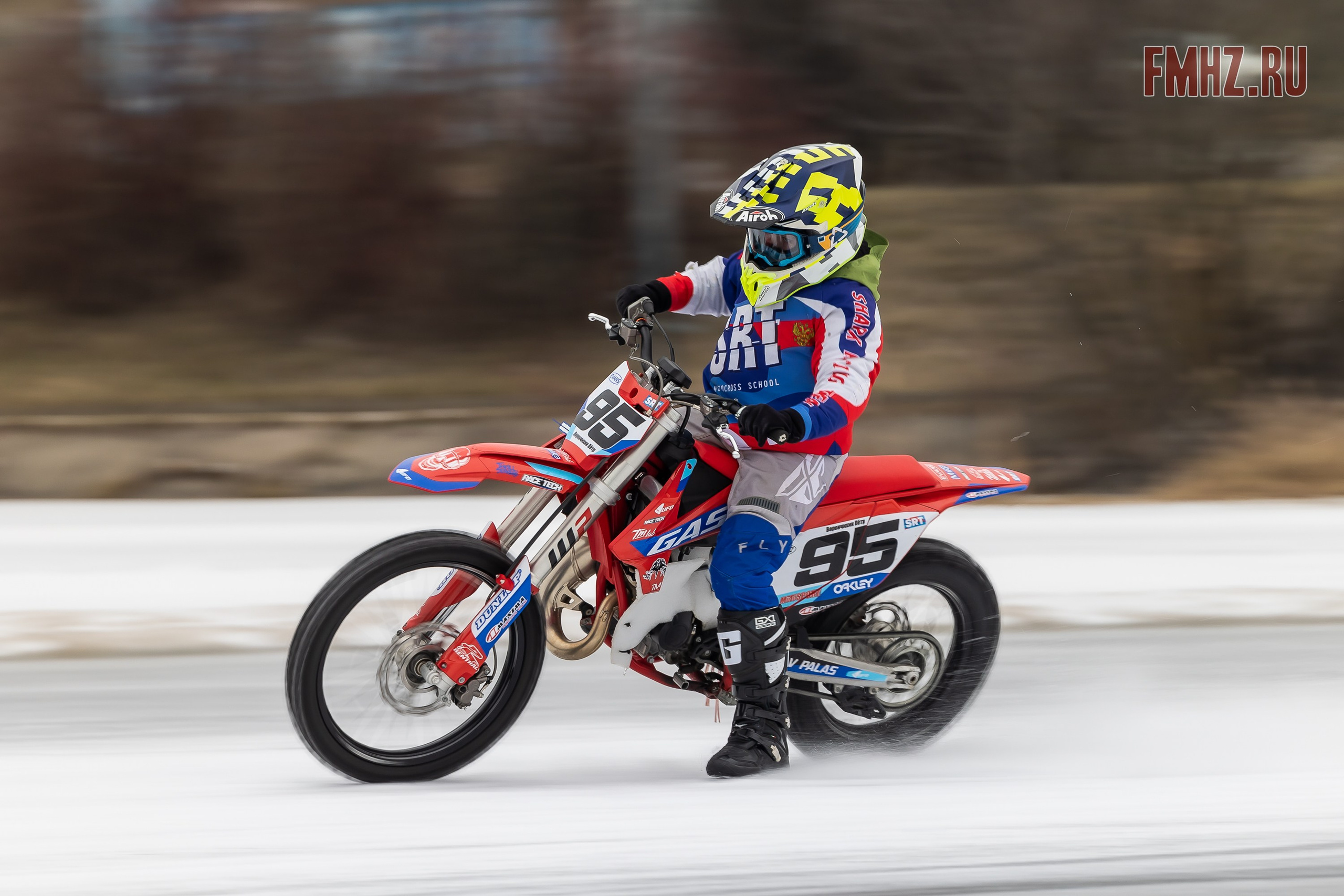 Первый этап Кубка МФР по мотокроссу на льду Большого Крылатского пруда в Москве. 8 февраля 2025 г. Фотограф Владимир Охрименко