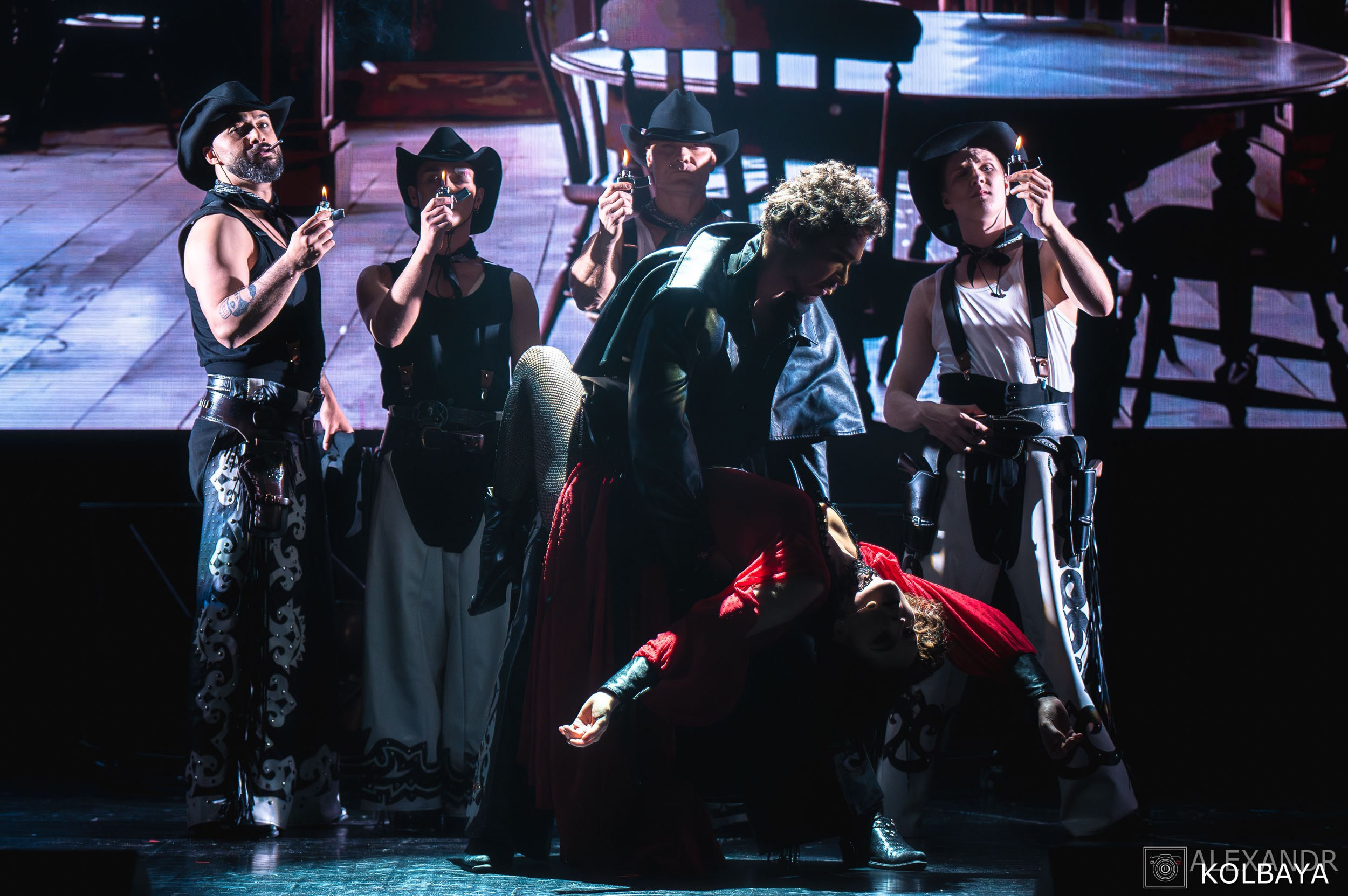 Фотографии со спектакля «Привет, я тетя Чарли». Концертный и театральный репортажный фотограф в Москве Александр Колбая