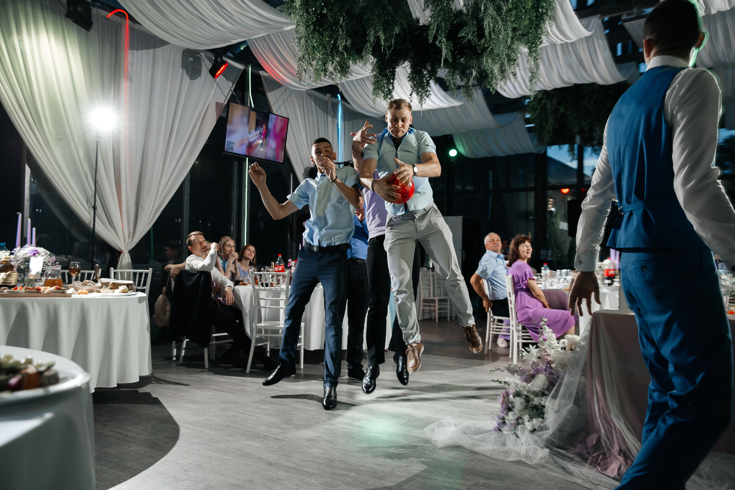 А&А — фотосессия на стадионе. Свадебный фотограф в Оренбурге Илья Володьков