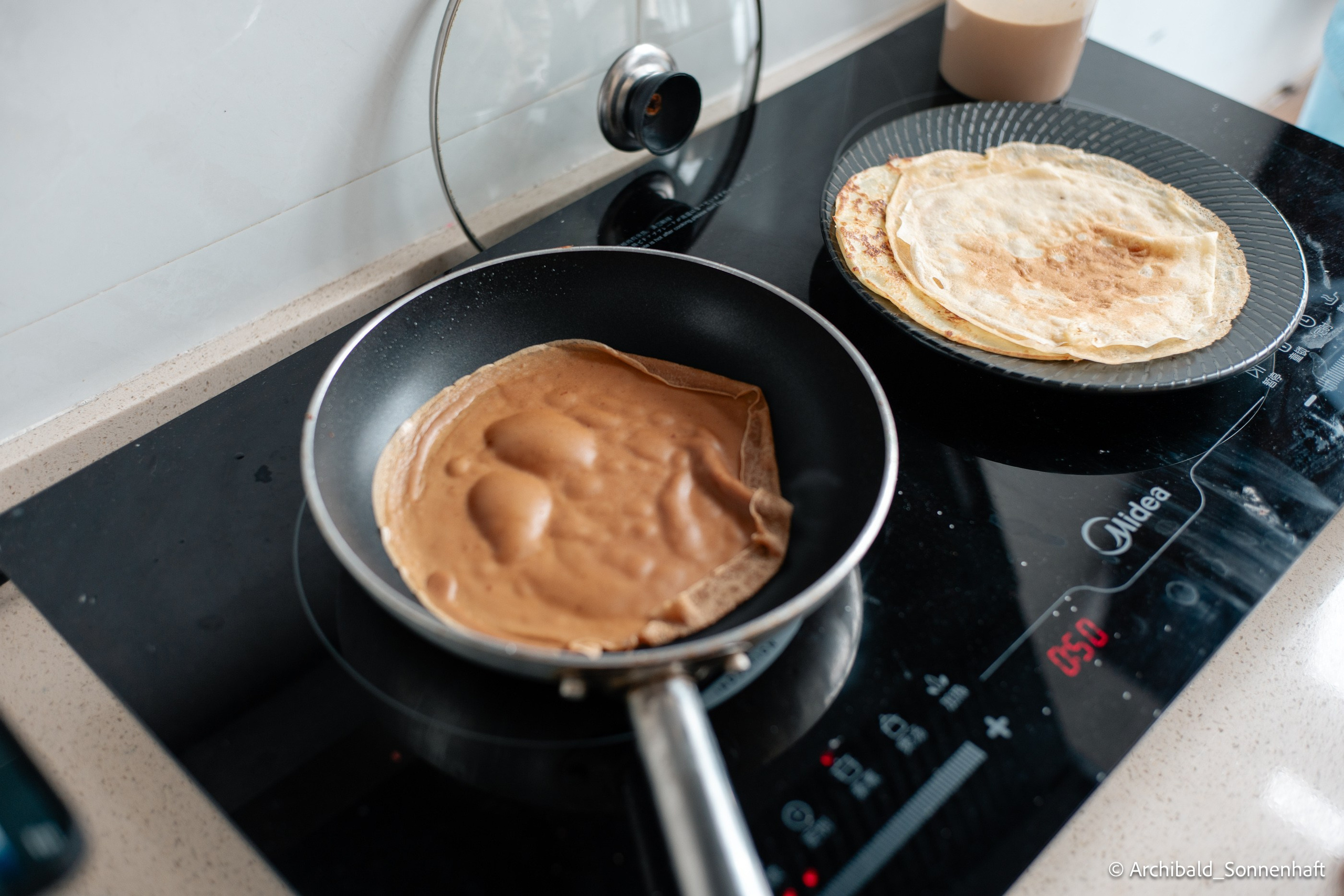 Cat, squirrel, japanese food and stand-up. Photographer in Guangzhou, China. Archibald Sonnenhaft