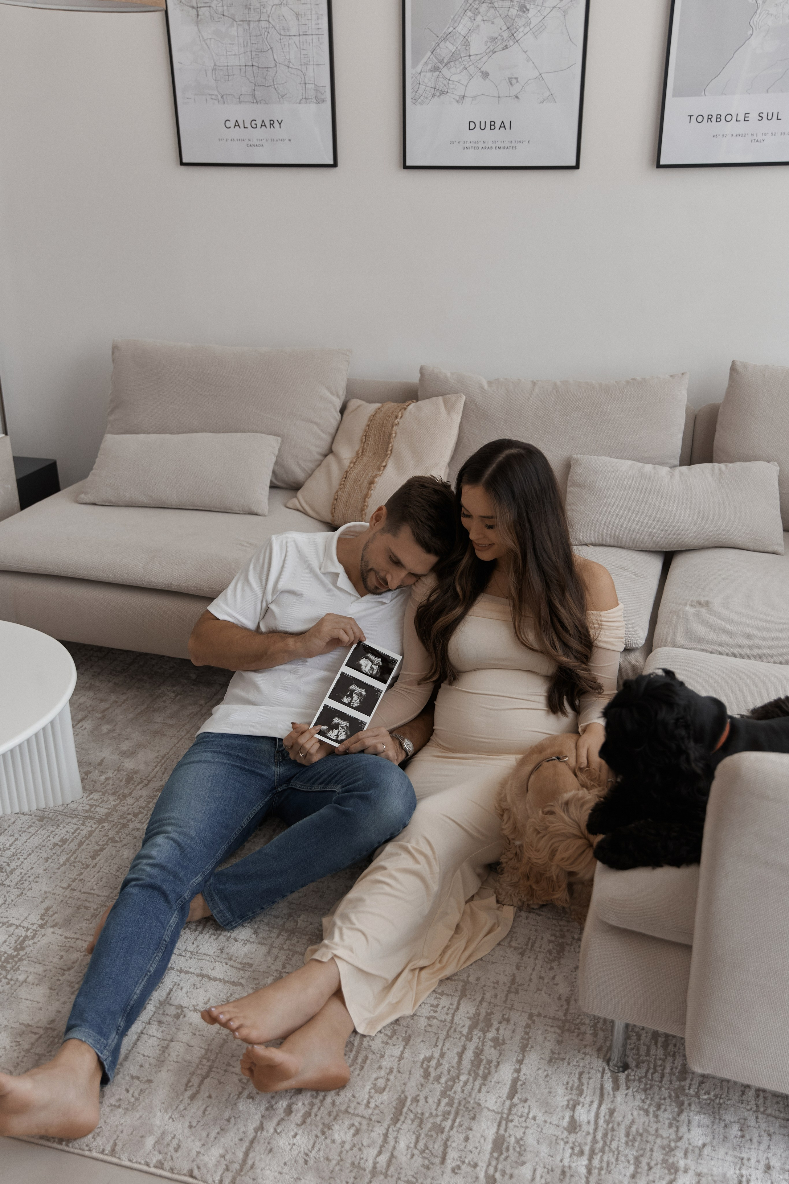 Cozy Pregnancy Photoshoot Dubai | At-Home Comfort