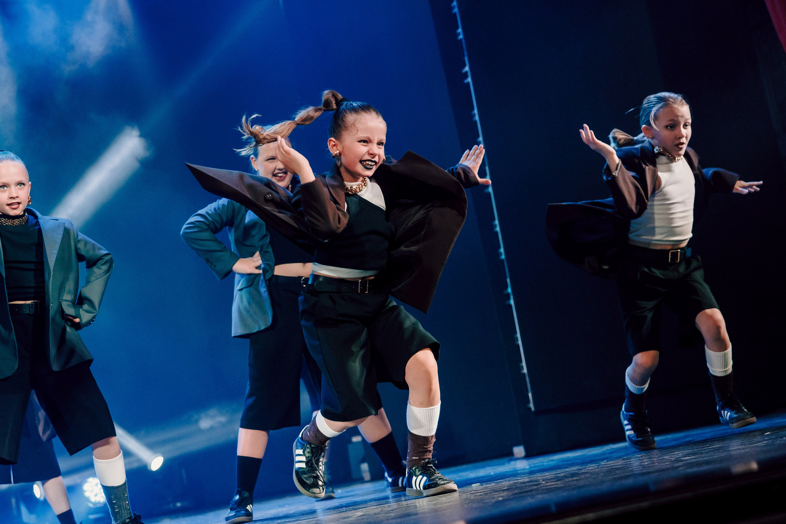 Отчётный концерт танцевальной школы «Red Rabbits» 2025. Лёшка Варзегов — фотограф