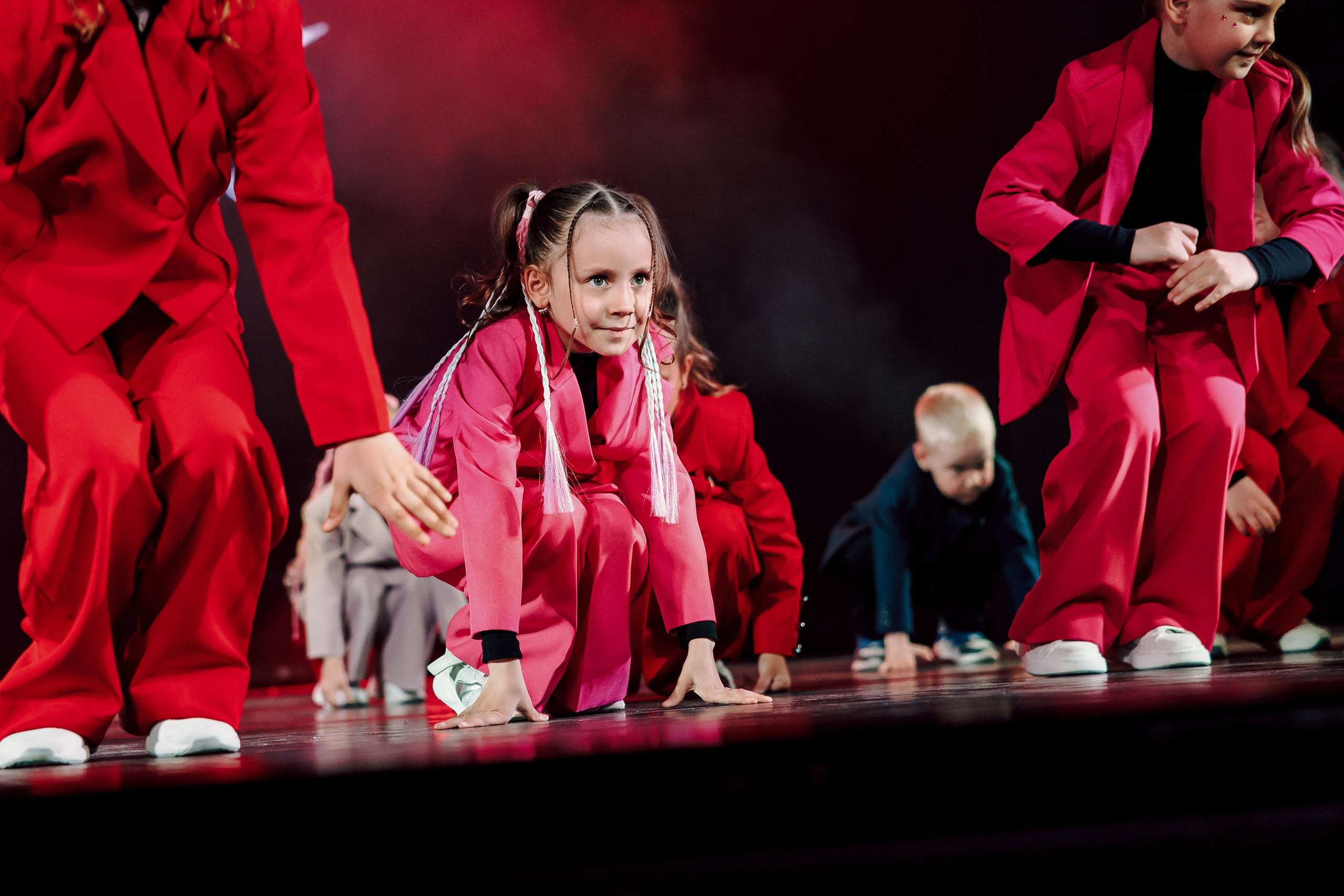 Отчётный концерт танцевальной школы «Red Rabbits» 2025. Лёшка Варзегов — фотограф