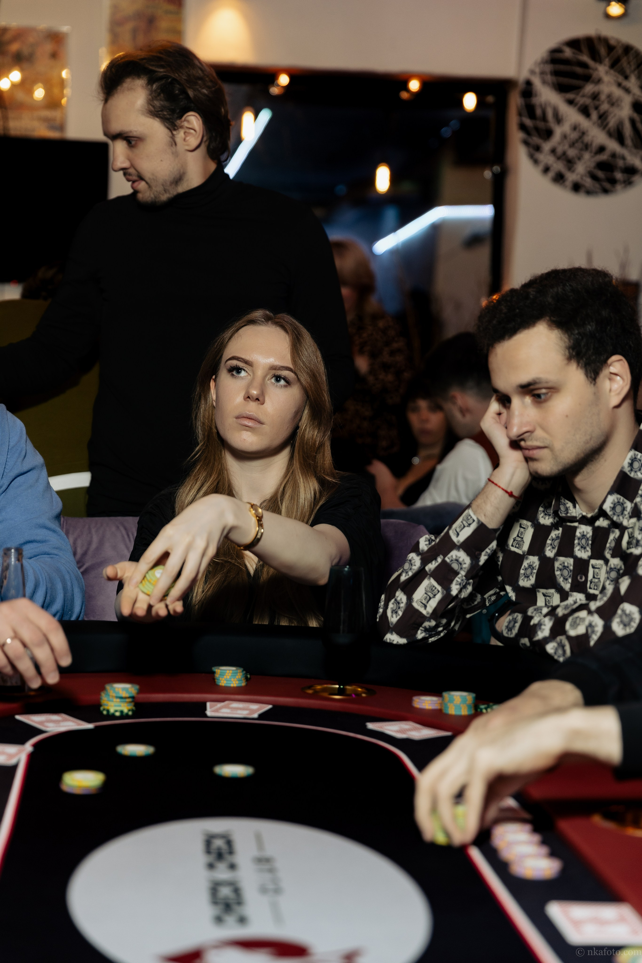 Люди играли в покер. Фотограф в Москве портреты | репортажи | спорт