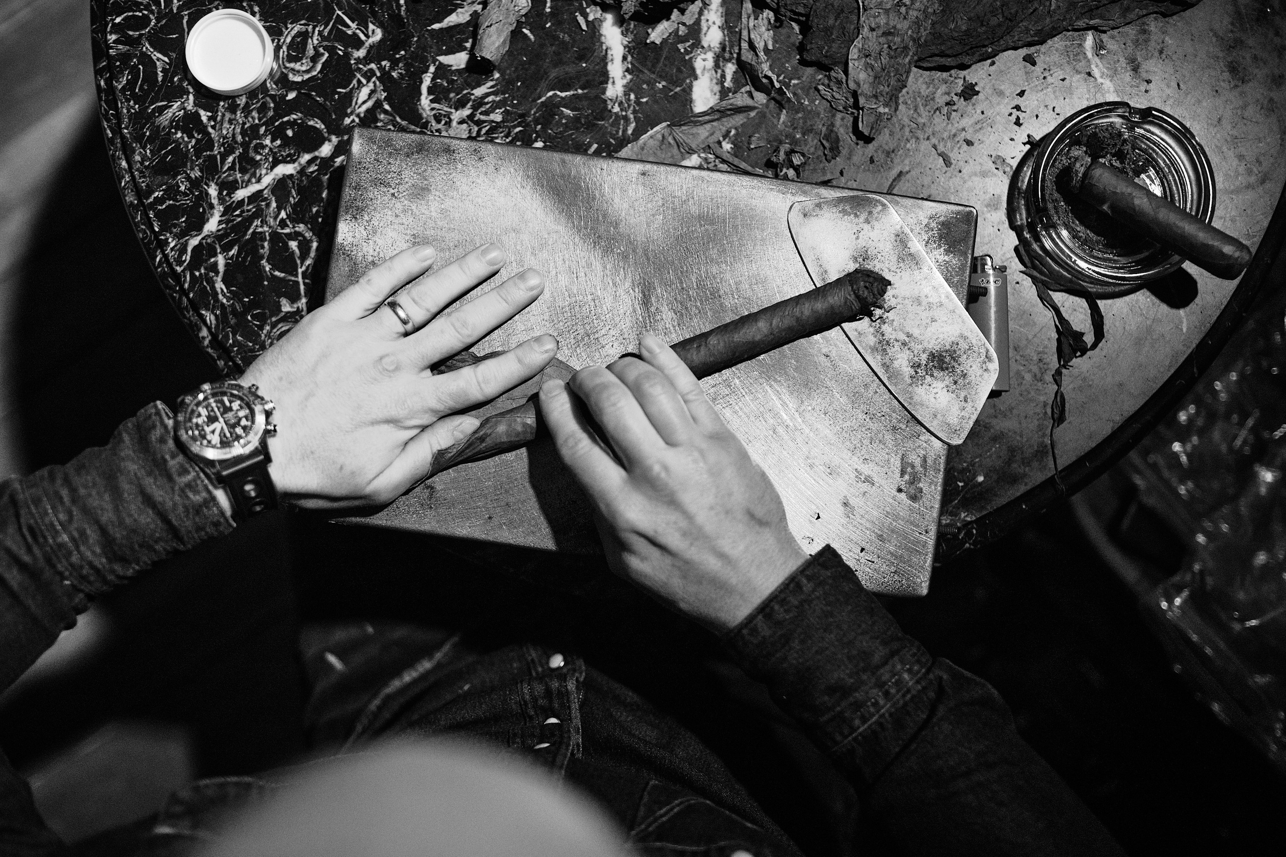 Сигарный клуб на Якиманке. Репортажный фотограф в Москве Константин Дерягин