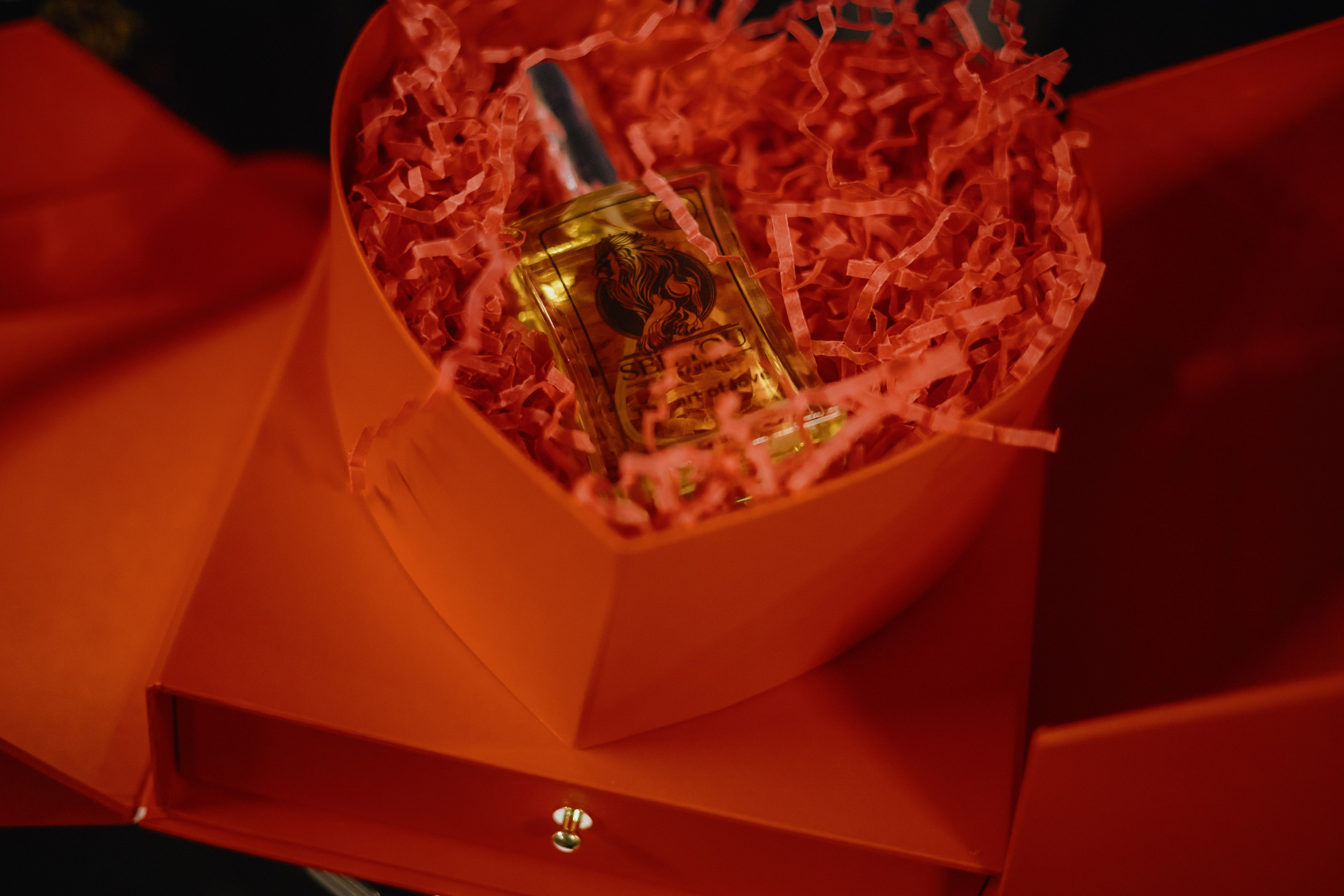 See `You Perfume. Фотограф в Москве и Санкт-Петербурге Дарина