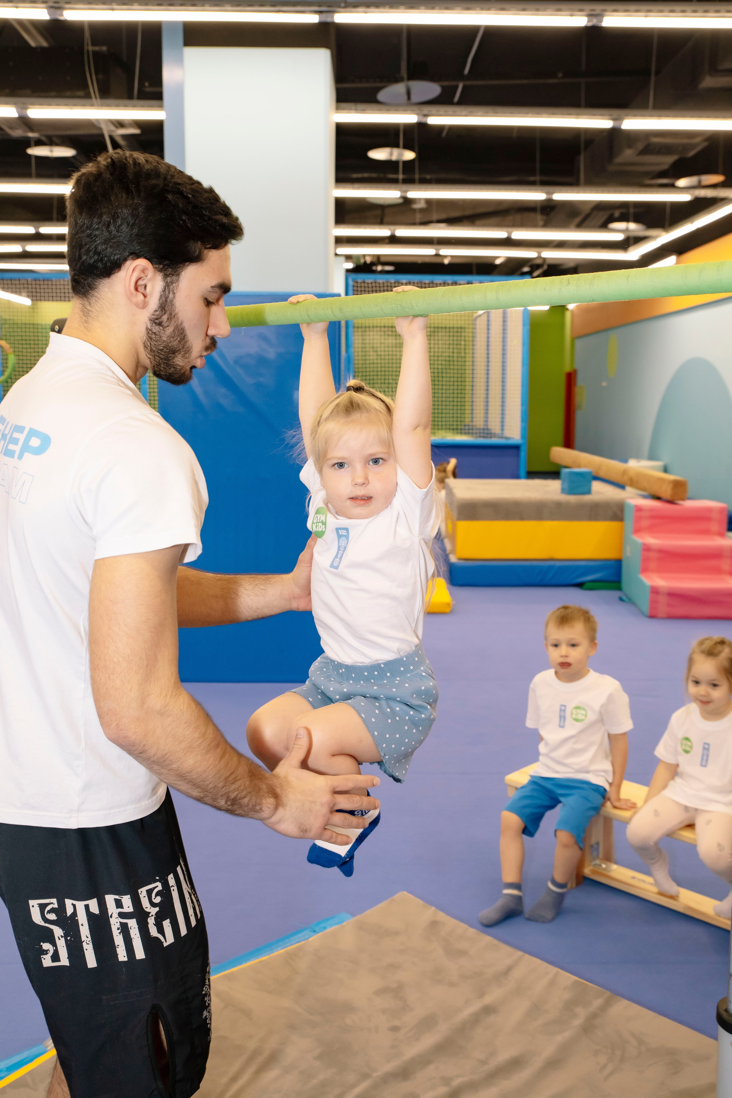 Соревнования по гимнастике в Gymkids Чертаново. Профессиональный фотограф в Москве | Заказать фотосессию и съемку