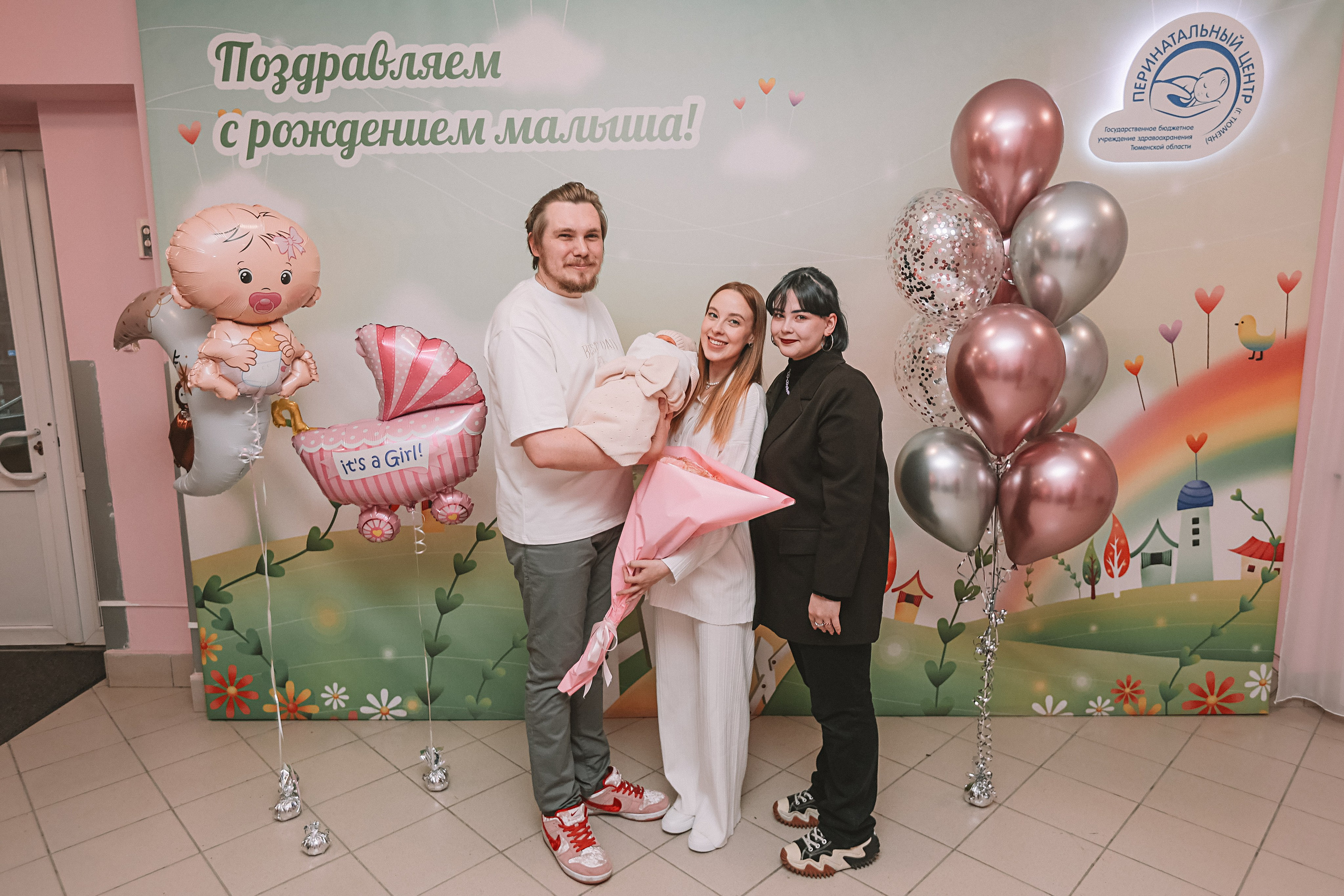 Выписка палата+внизу ПЦЭ. Семейный фотограф Тюмень, фотограф на роды Салмина Мария