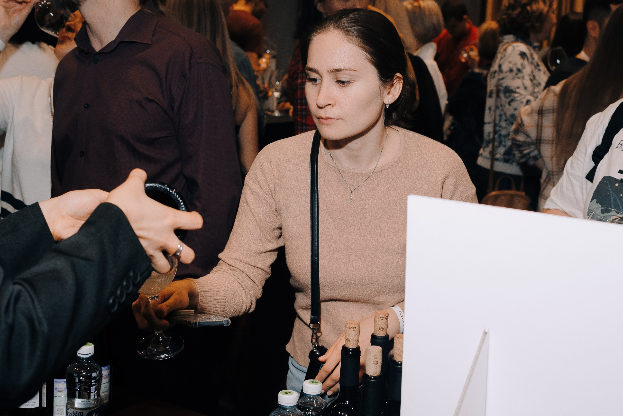 ФЕСТИВАЛЬ ВИНА И КРЕПКИХ НАПИТКОВ МАВТ-ВИНОТЕКА. Репортажный фотограф Зуев Роман г. Челябинск