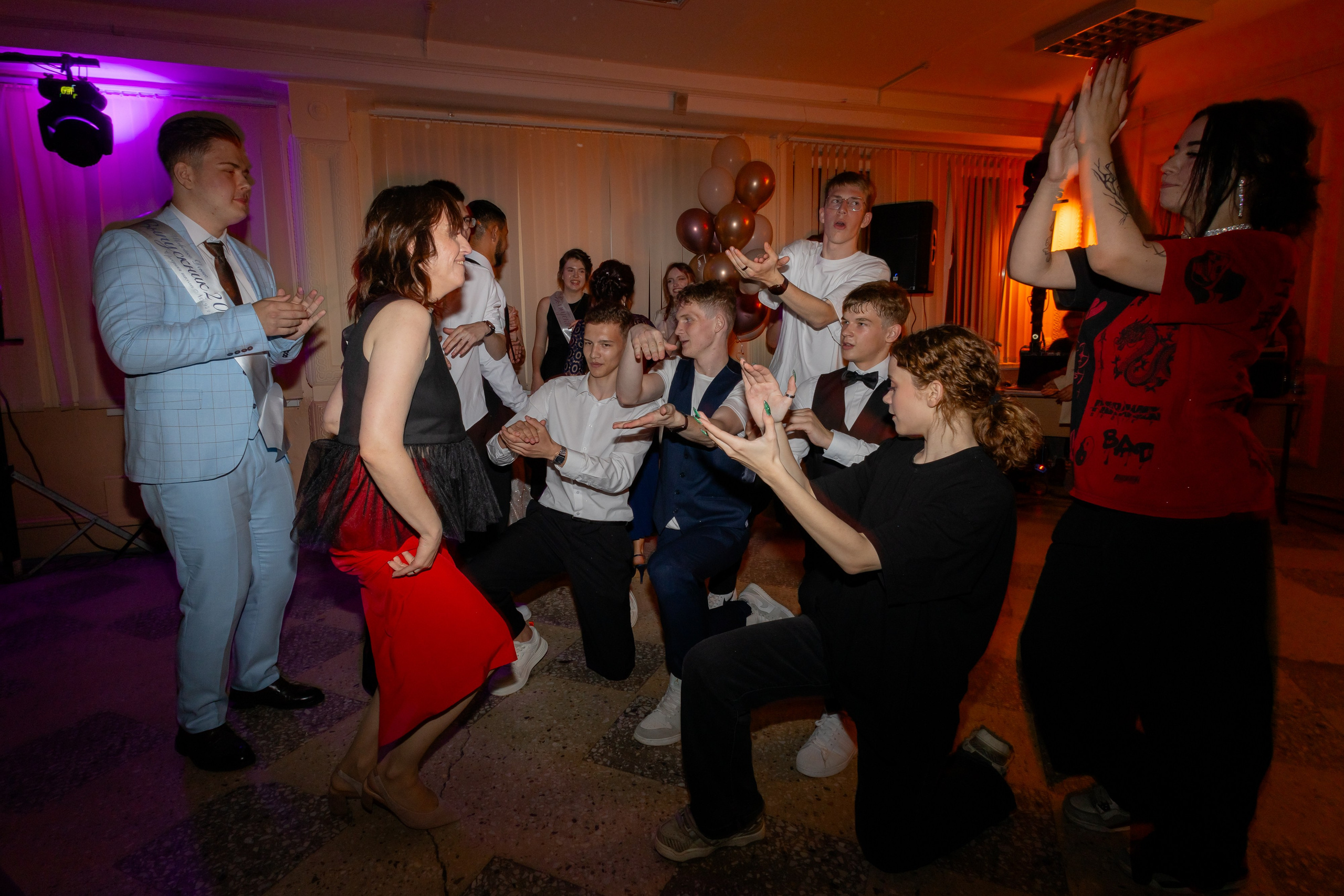 Школьный выпускной 2024 год в Соколе (Минск). Свадебный фотограф в Минске/Беларуси Сергей Спиридонов