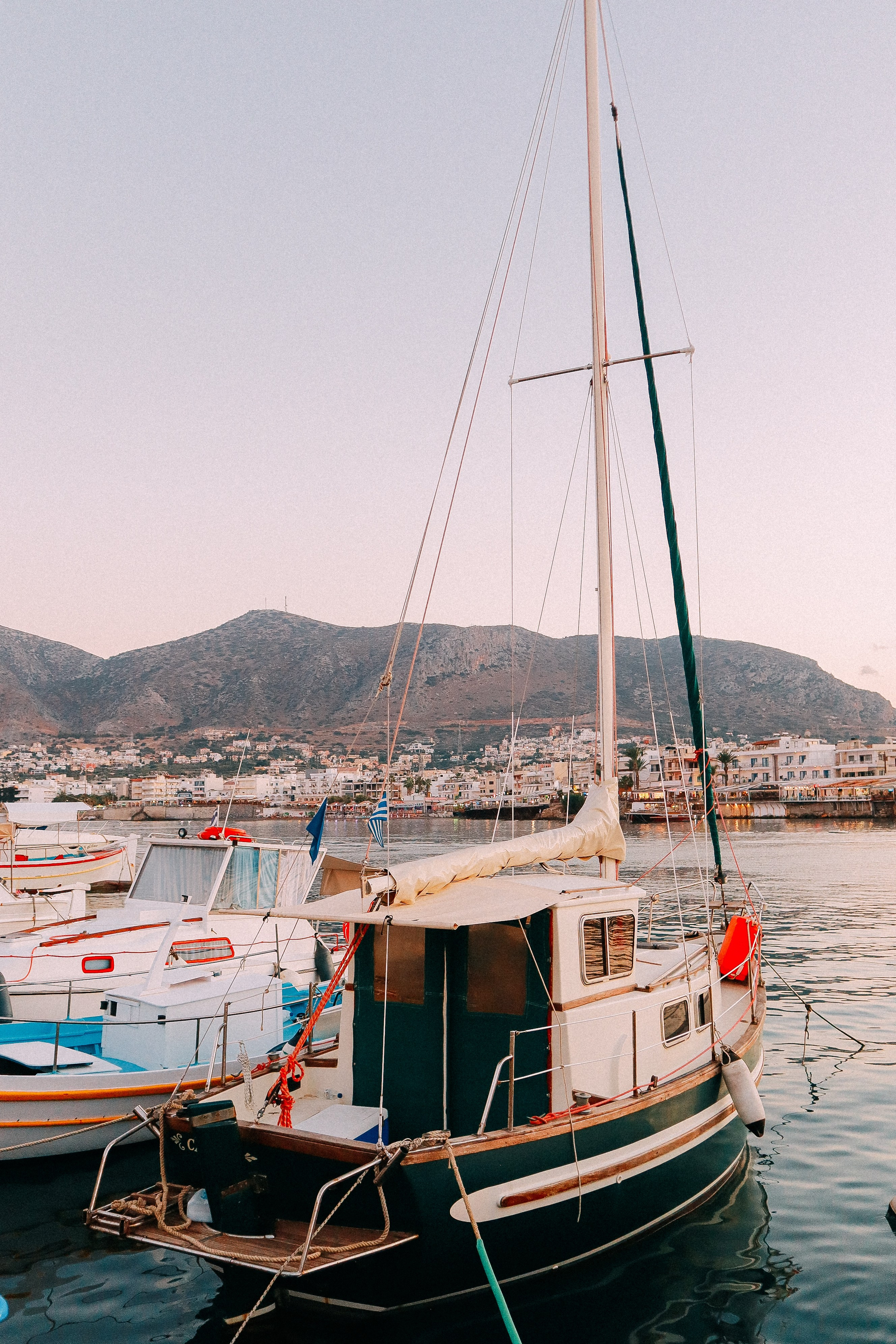 Крит. Аня Степанова