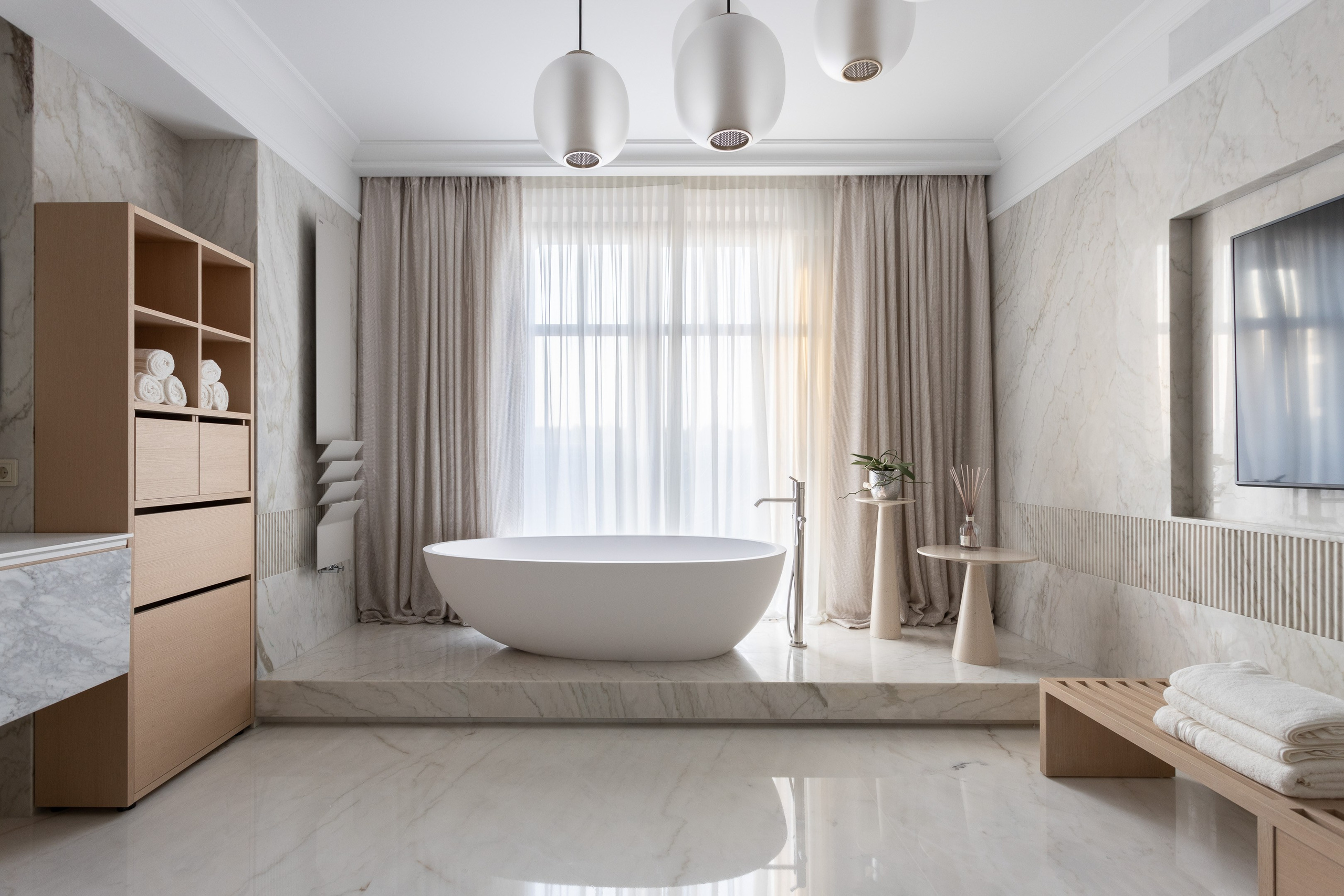 Luxury apartment bathroom interior - photographer Andrey Dunin - architect Viktoria Zaretskaya