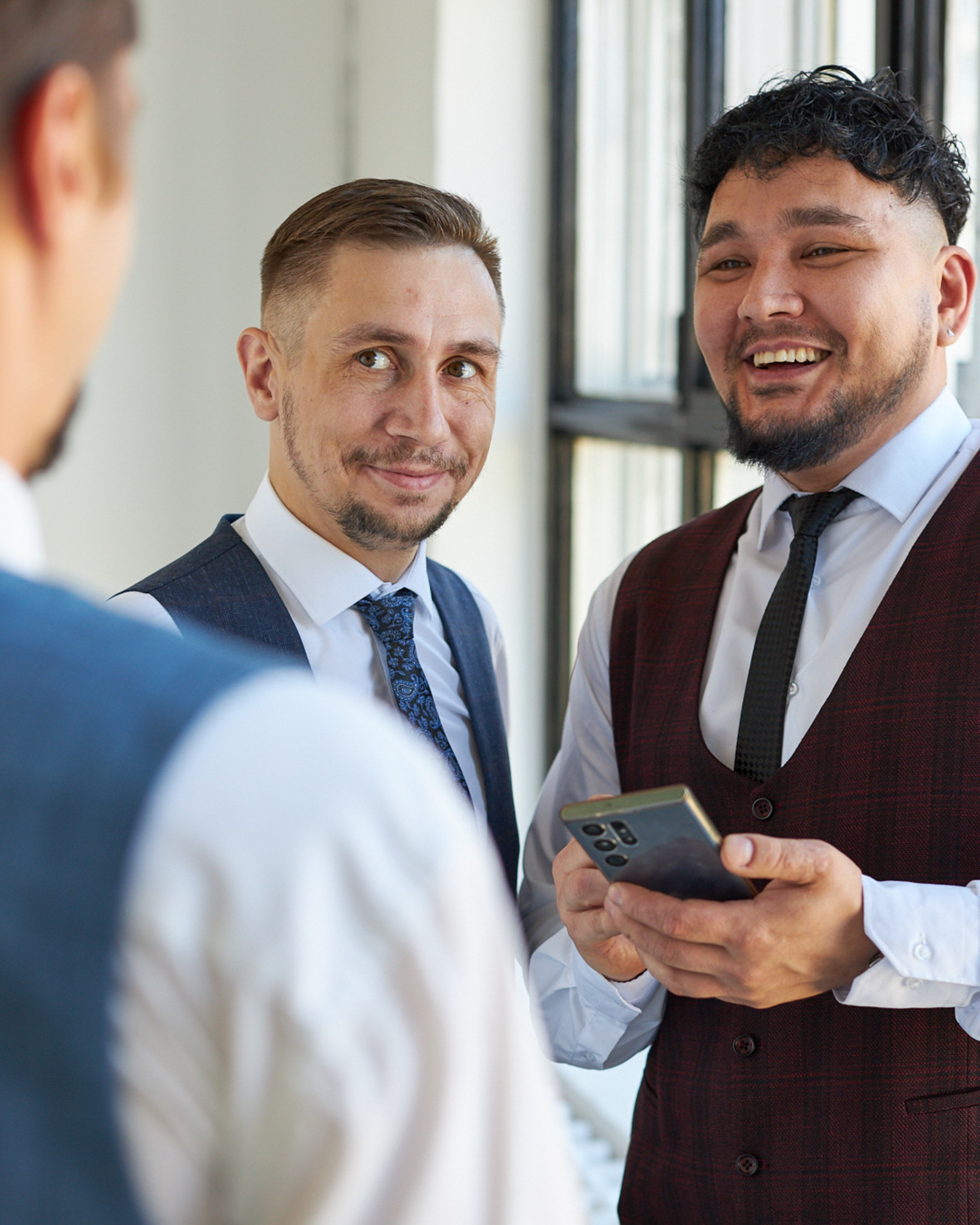 Business meeting conversation in the office - photographer Andrey Dunin