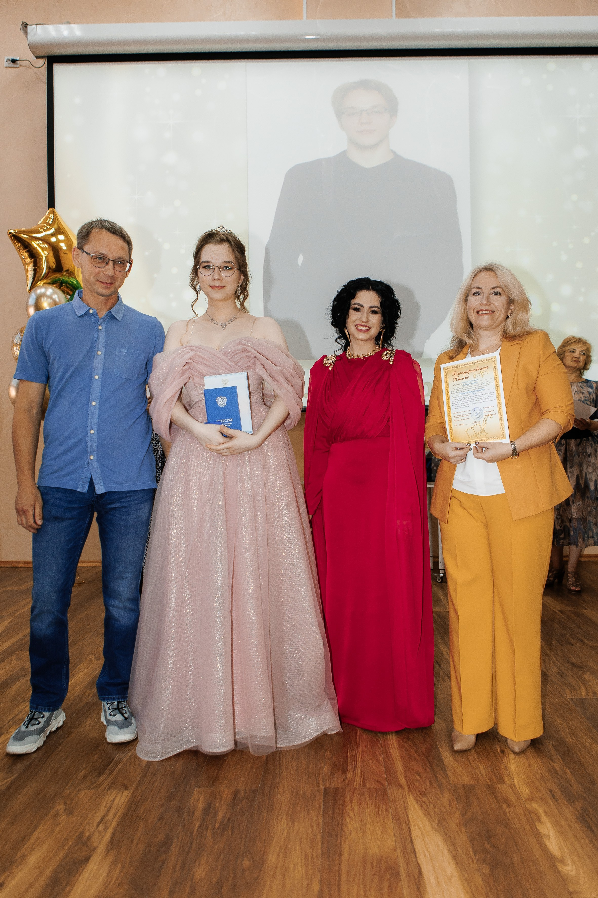 Выпускной Гимназия 12 2024 г. Свадебный и портретный Фотограф в Липецке Дмитрий Котюков