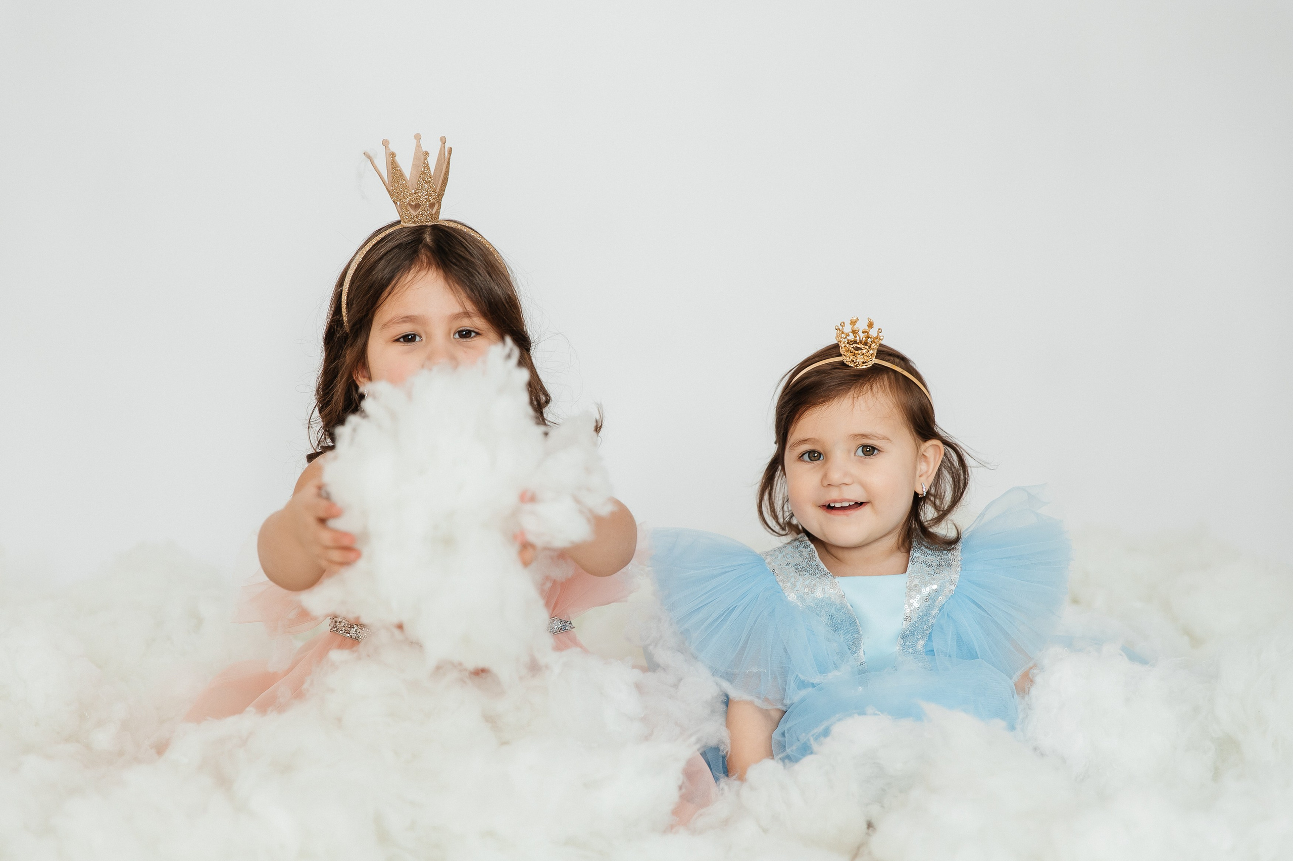 Маюша и Милаша в облаках. Воронистая Анастасия. Фотограф Якутия, Томпонский район