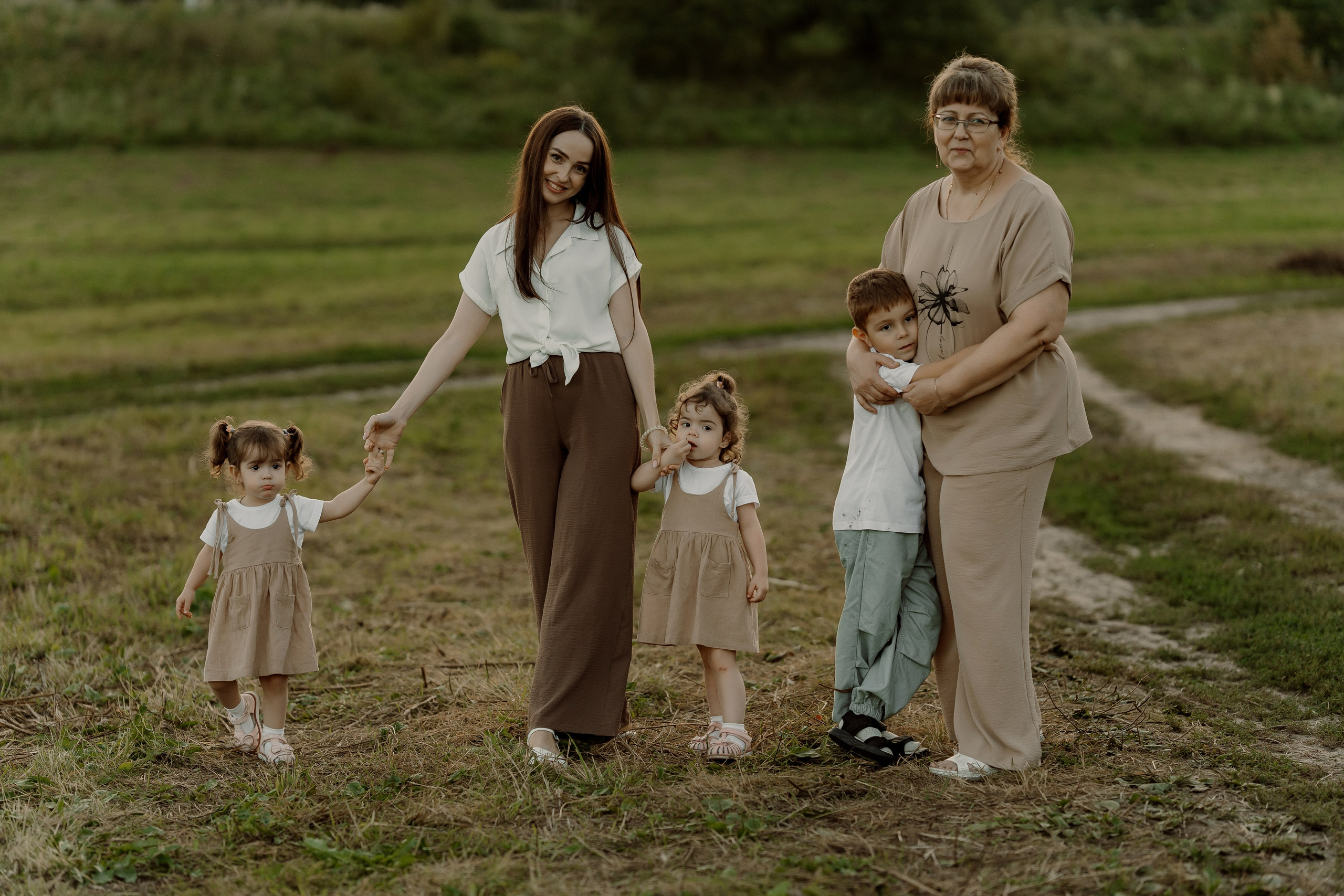 Съемка с внуками. Свадебный и индивидуальный фотограф в Суворове Клюева Мария