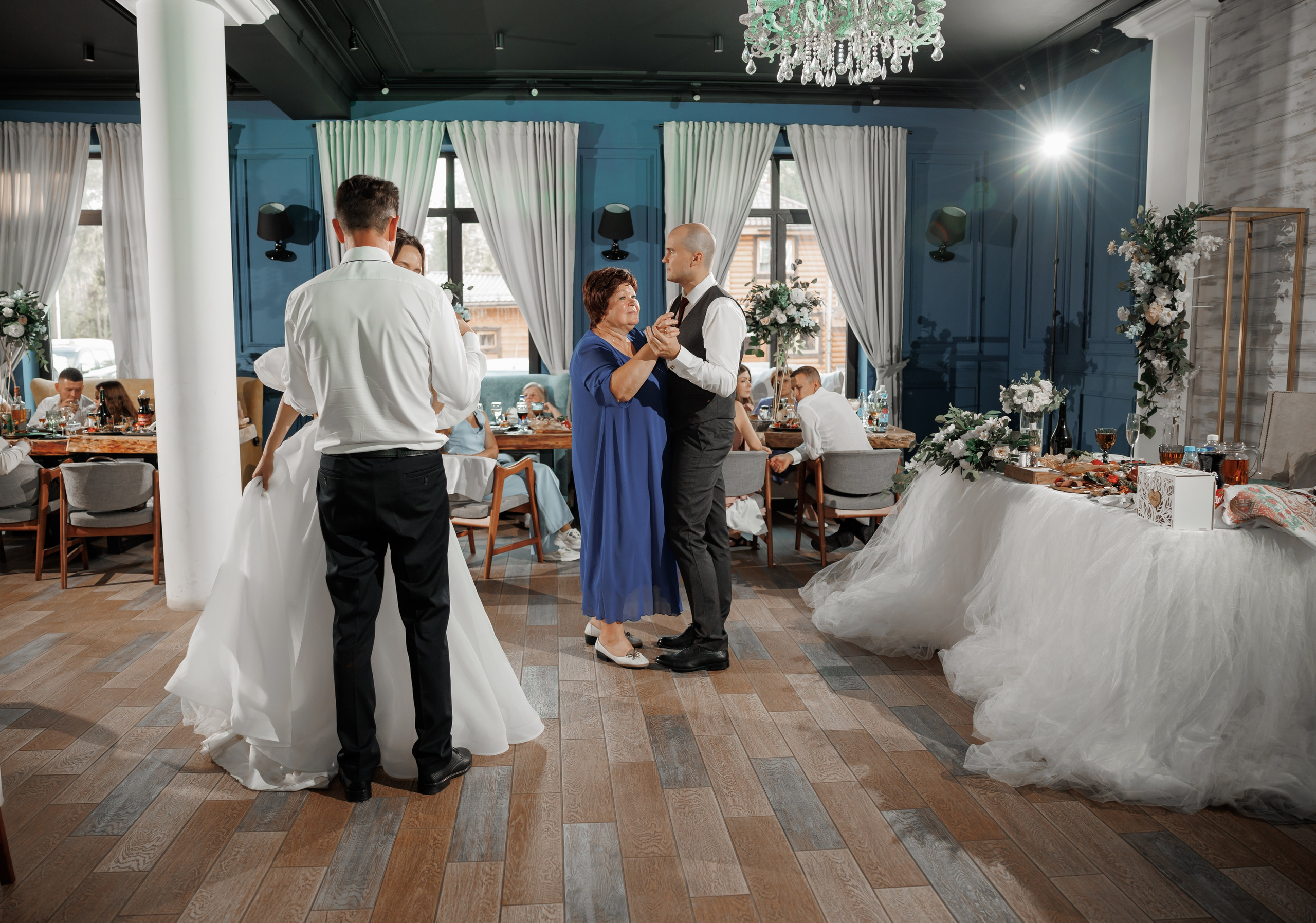 Полина и Дмитрий, загородный клуб «Барин», ЗАГС в г. Пушкино. Свадебный и репортажный фотограф (Москва, Королев и другие)