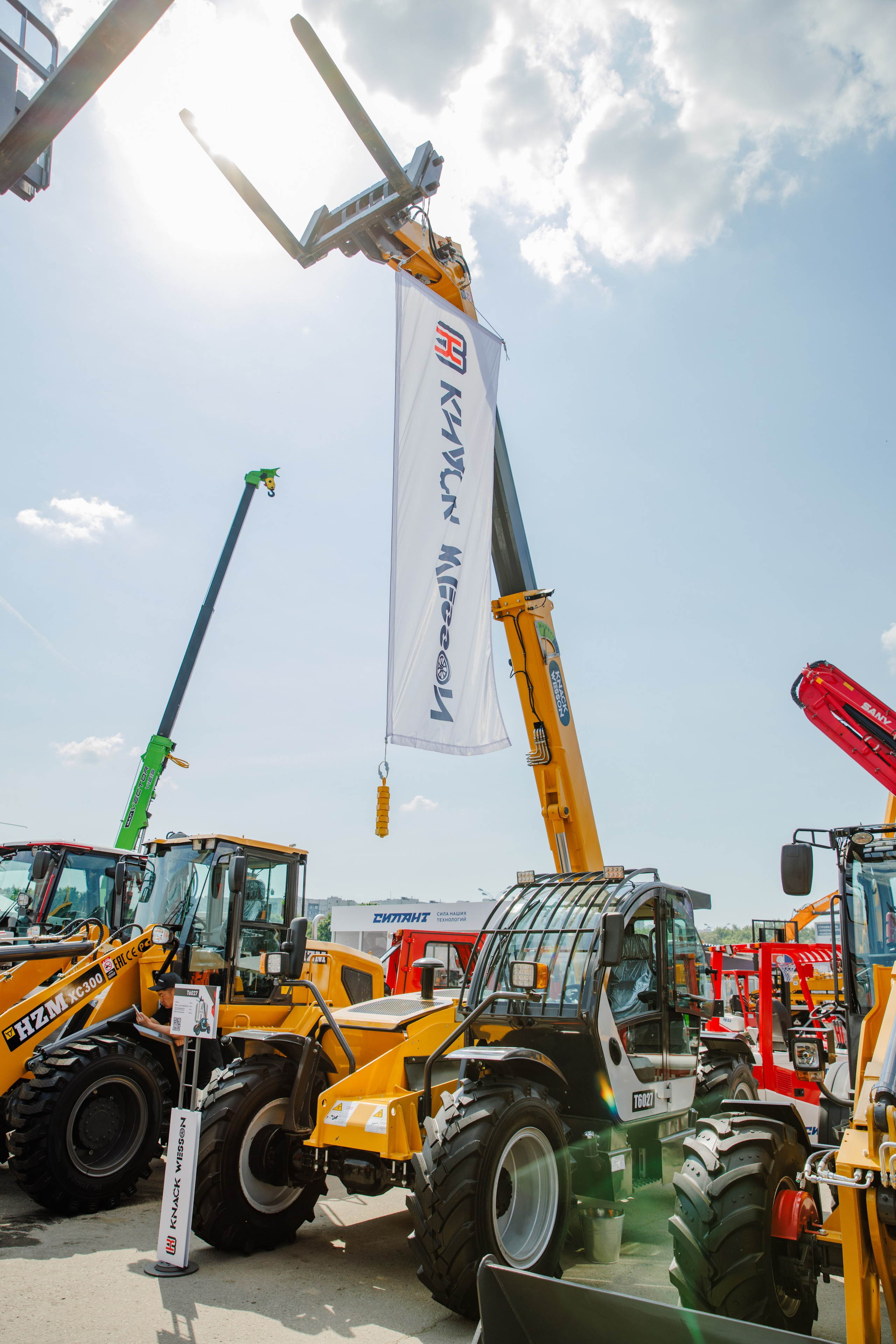 Выставка Спец. Техники. Фотограф Москва Шептаев Артём