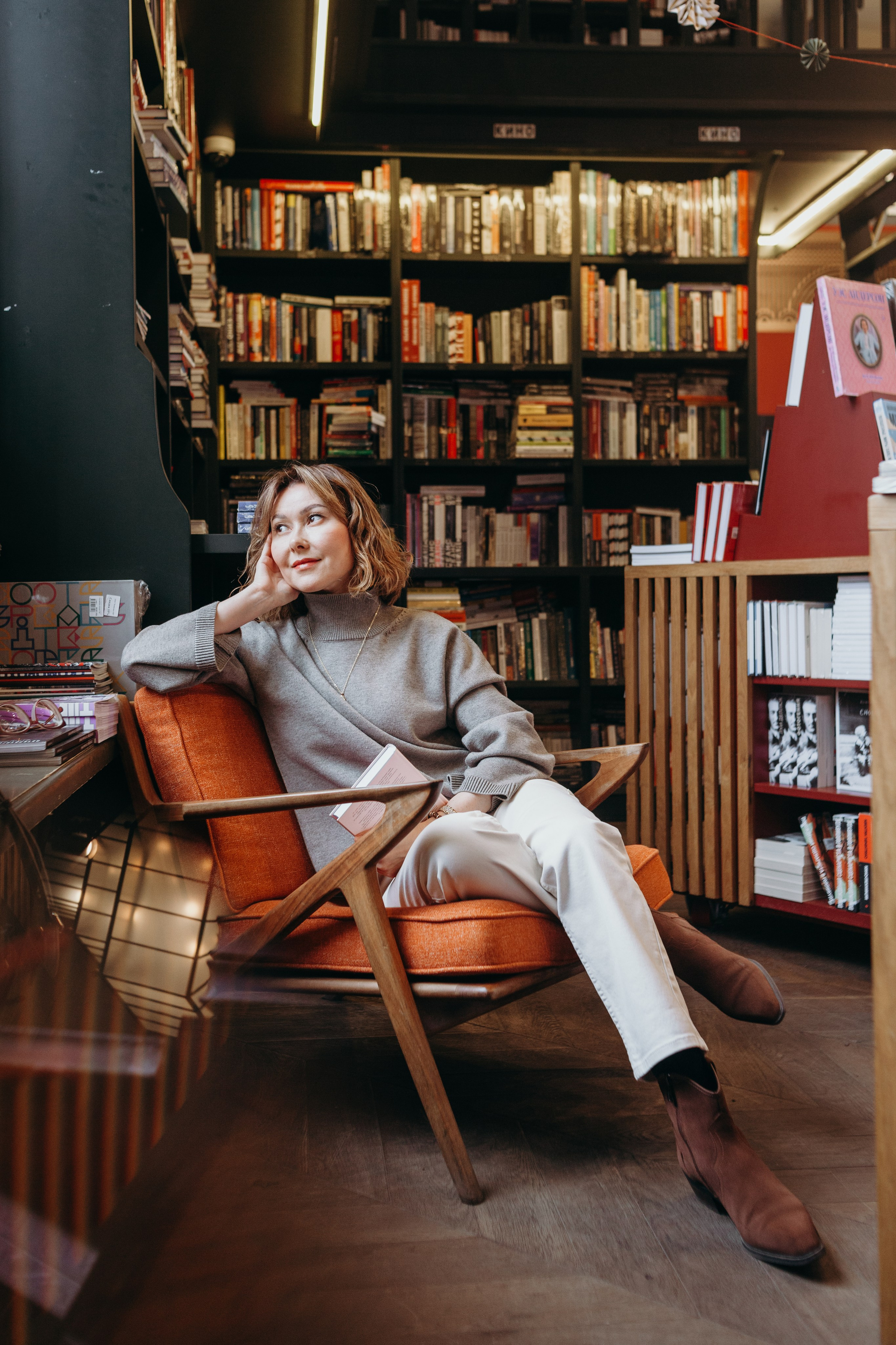 Имиджевая фотосессия для стилиста в Подписных изданиях. Семейный фотограф во Всеволожске и Санкт-Петербурге Юлия Капустина