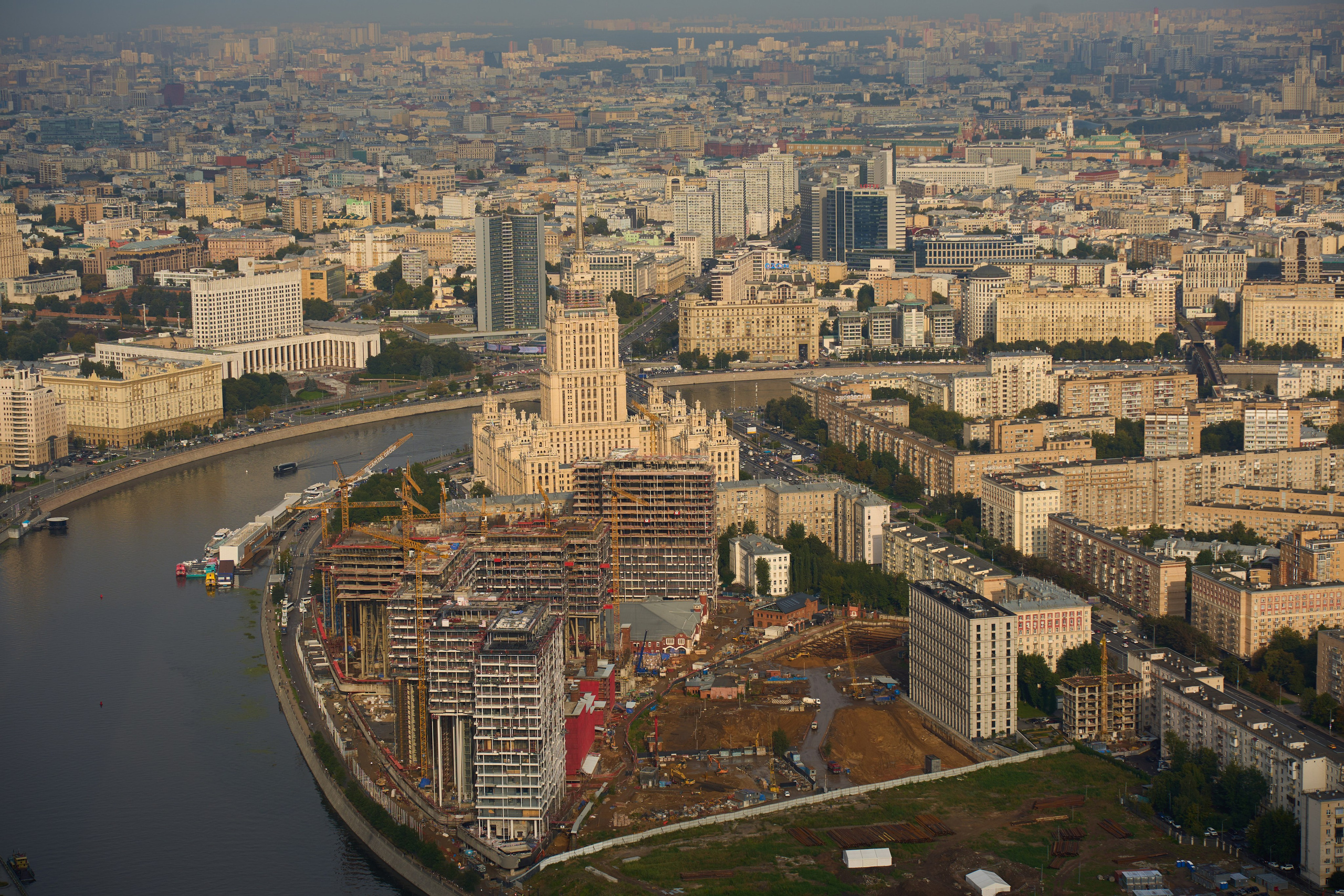 Небоскребы Москвы. Репортажный фотограф в Москве Вадим Галанин