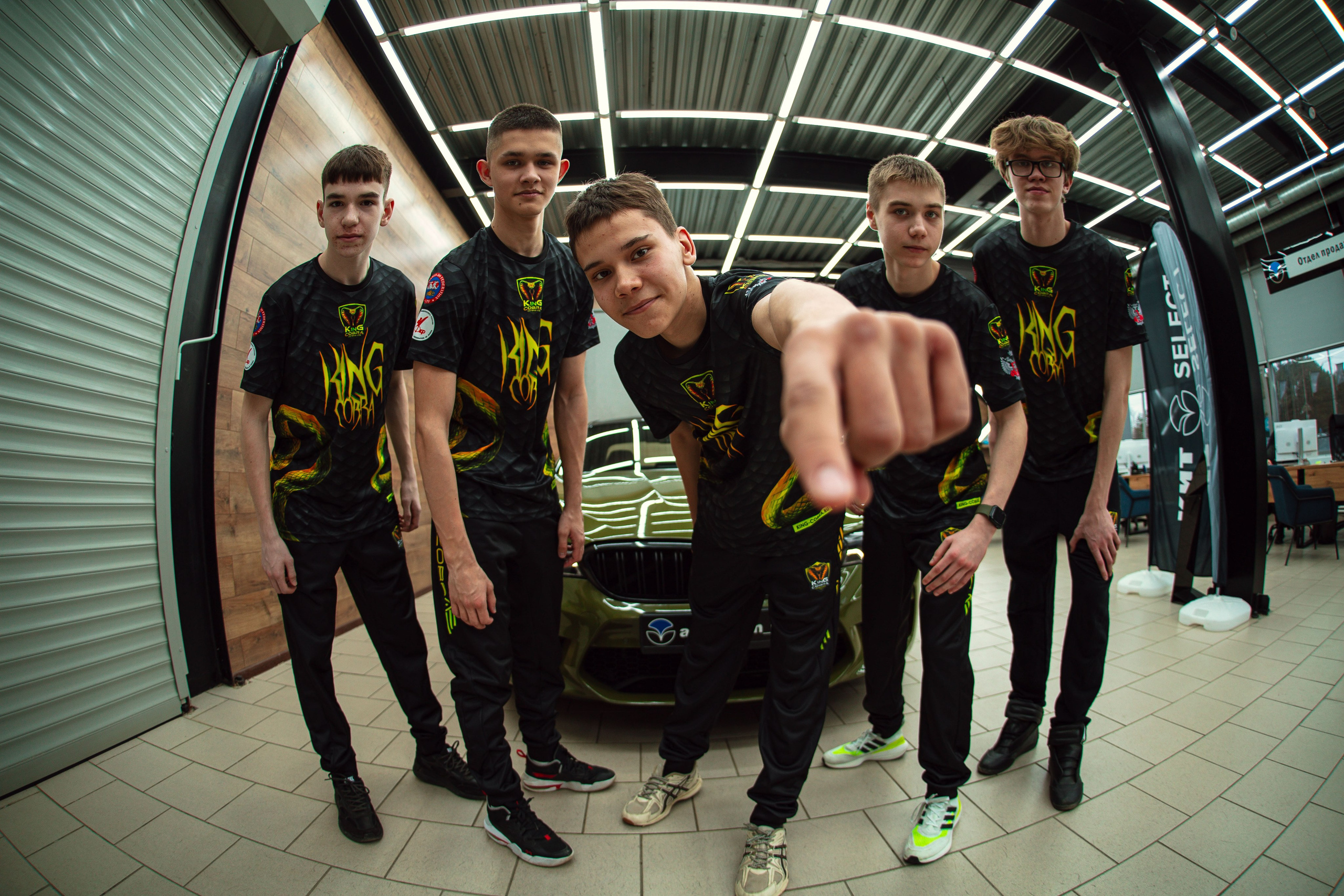 Автосалон КИТ и спортивная команда KINGCobra фотосессия. Бизнес фотограф Ижевск — Назаров Роман