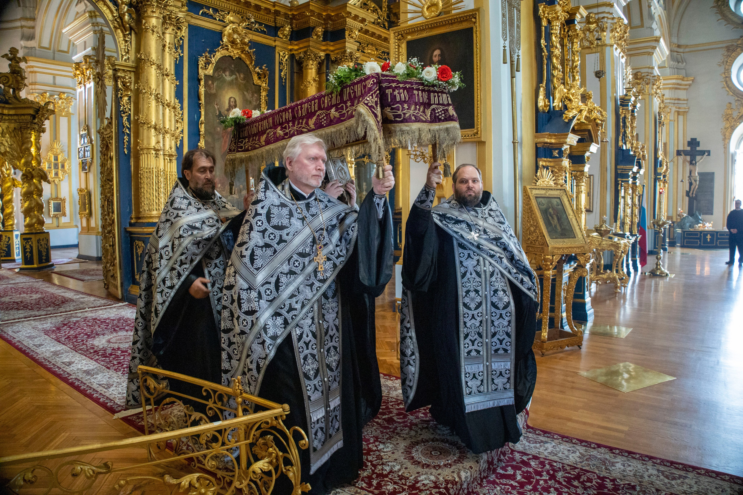 ВЕЧЕРНЯ С ВЫНОСОМ ПЛАЩАНИЦЫ. НИКОЛО-БОГОЯВЛЕНСКИЙ МОРСКОЙ СОБОР