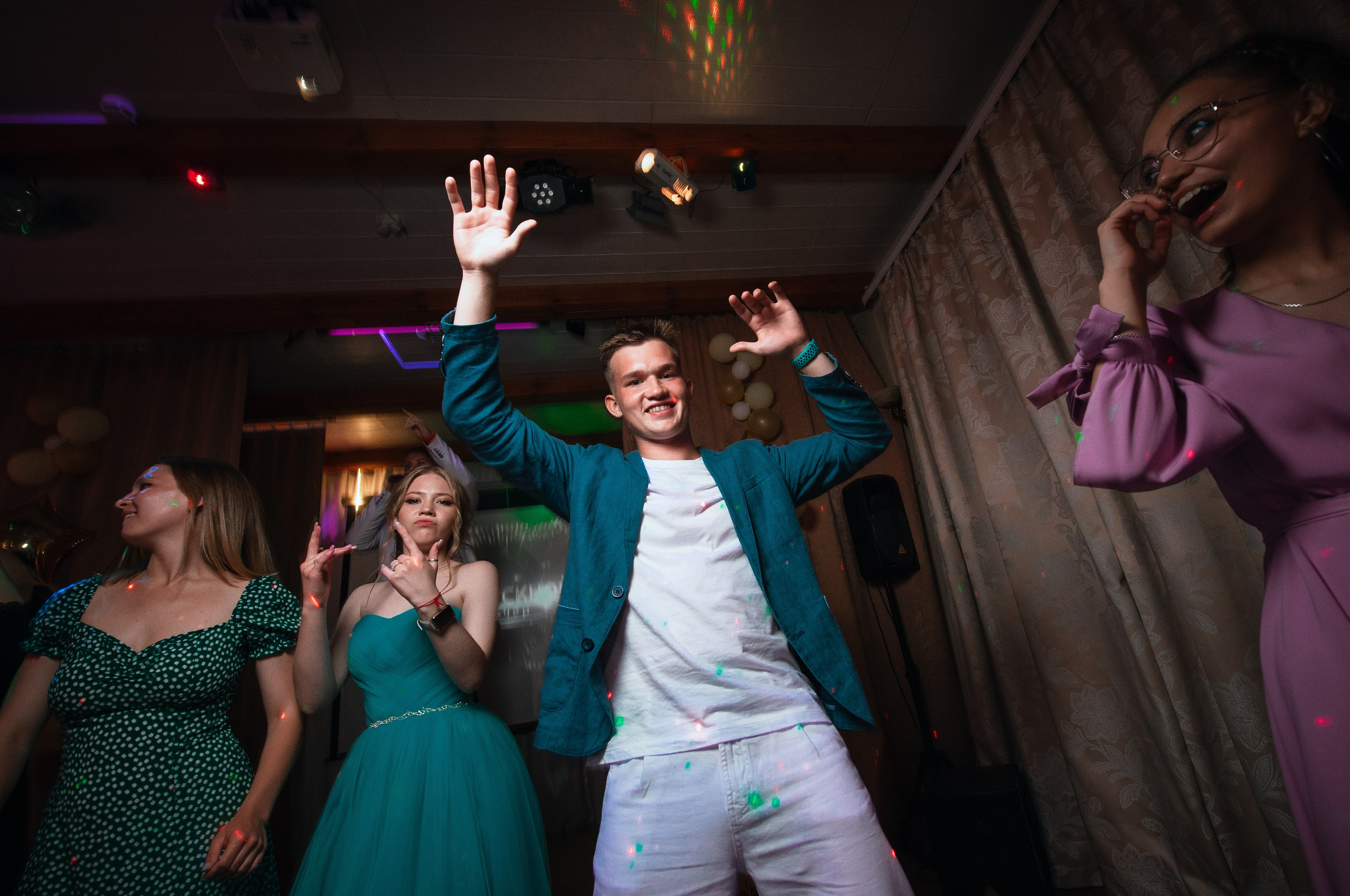 Выпускные школ. Свадебный и репортажный фотограф