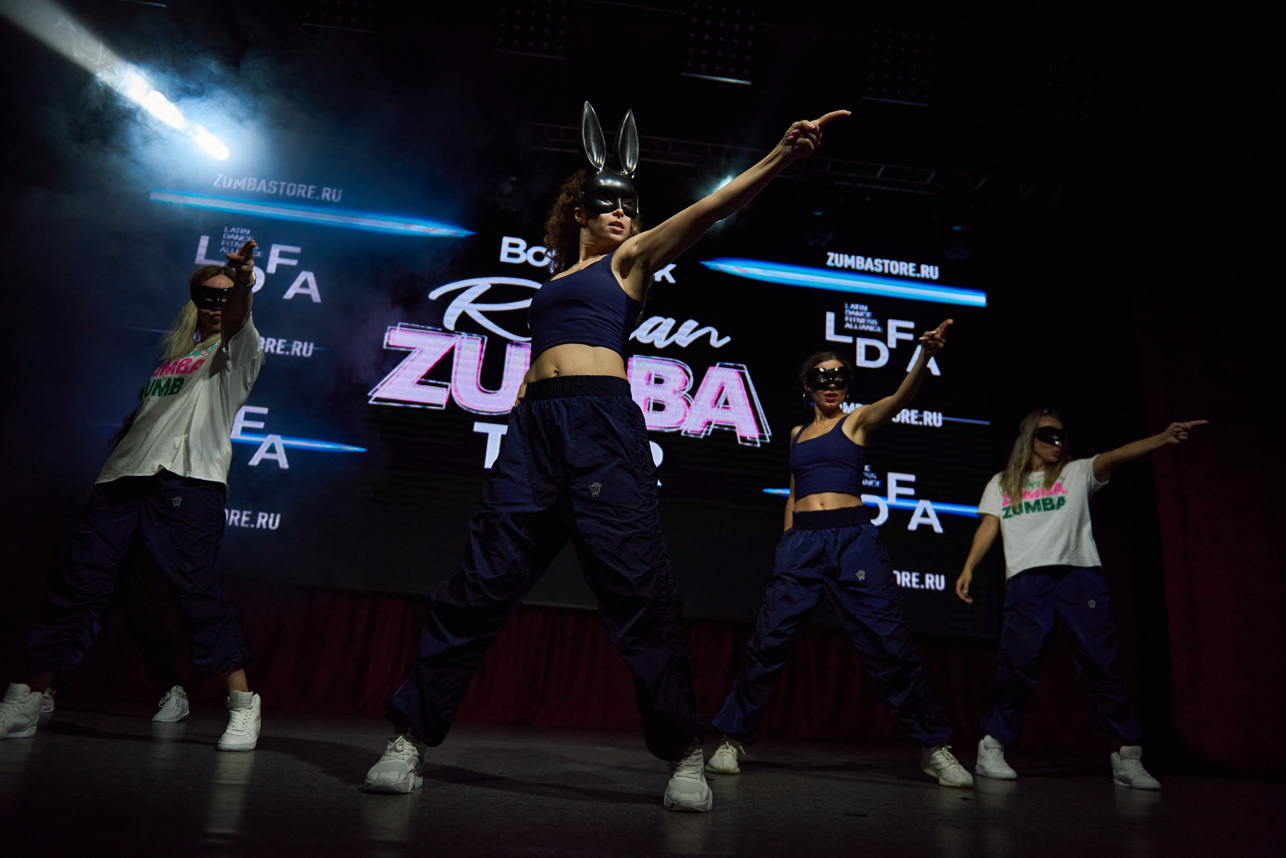 Выступления танцоров. Спортивные танцы. Zumba