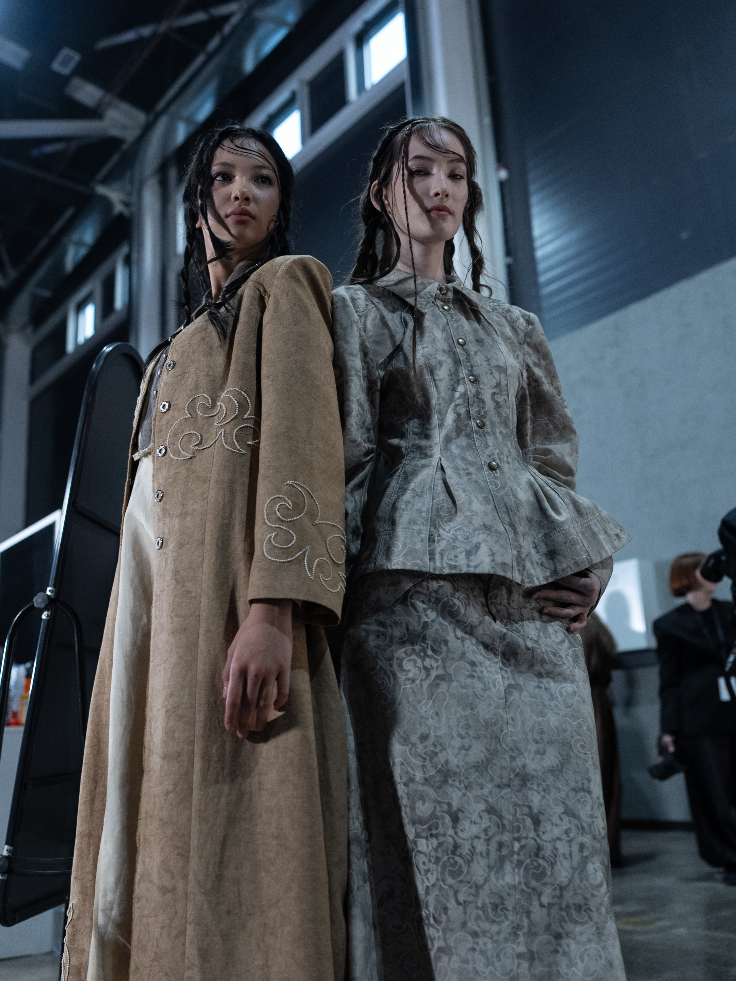 Visa Fashion Week Pre-Fall 2026 April BackStage Day 1. Сайт Алматинского НЮ АРТ, будуар и фэшн фотографа Дениса Карпенко