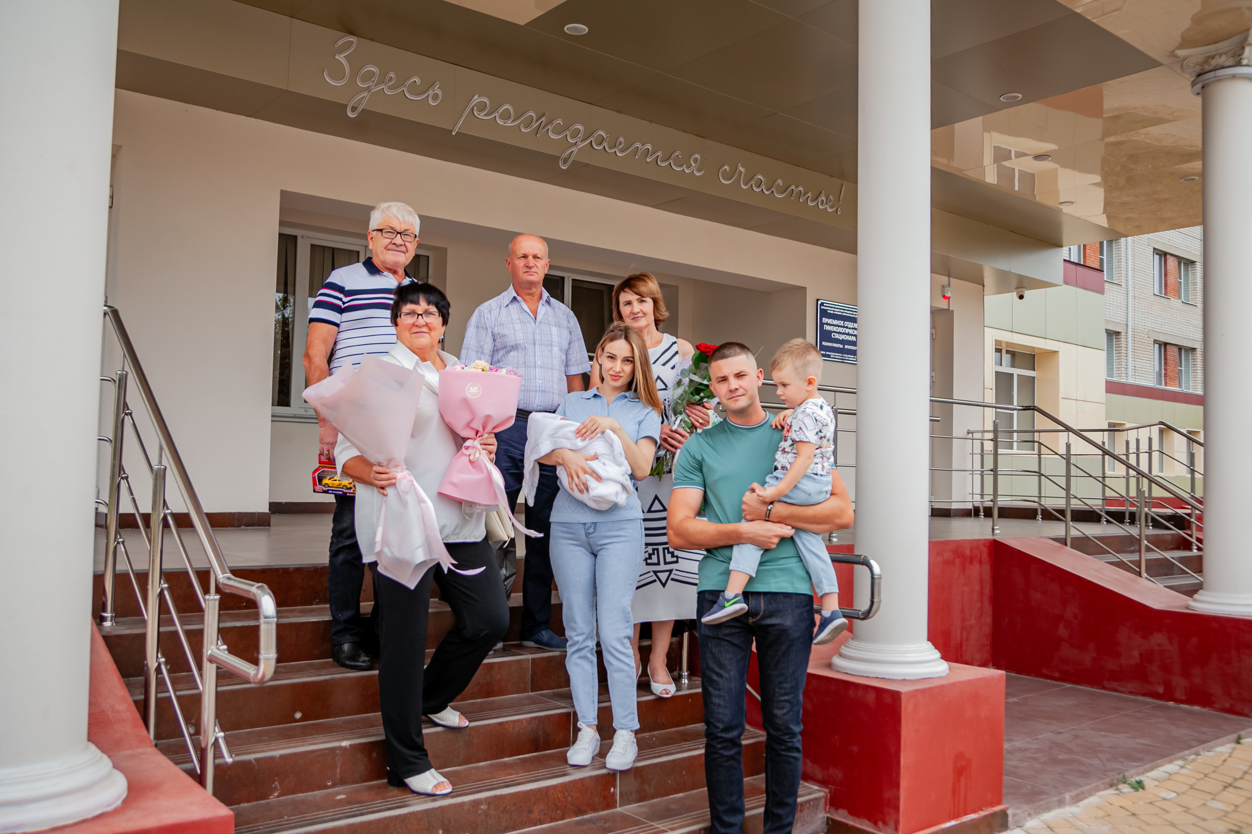 Выписка из роддома. Свадебный и семейный фотограф в Армавире
