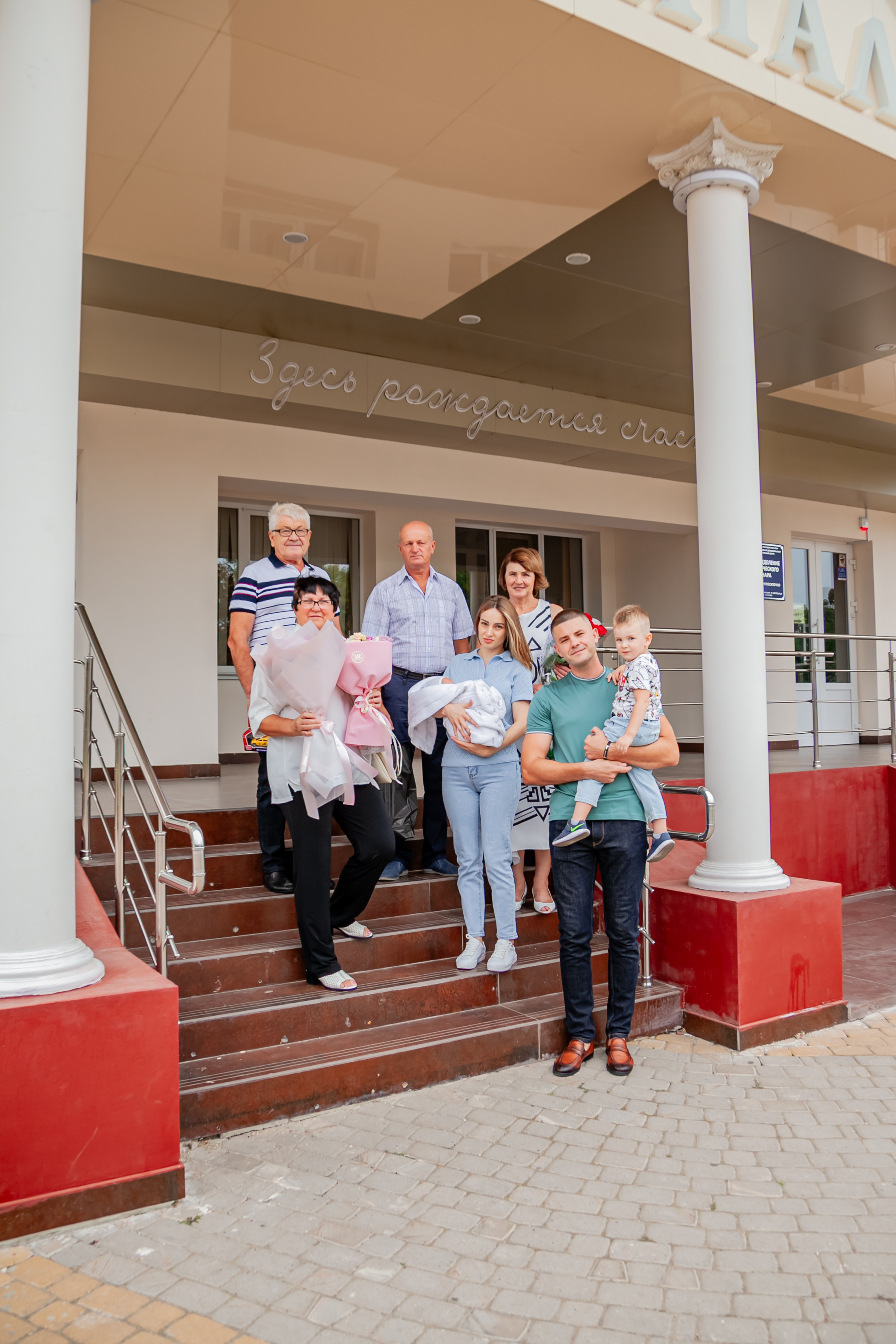 Выписка из роддома. Свадебный и семейный фотограф в Армавире