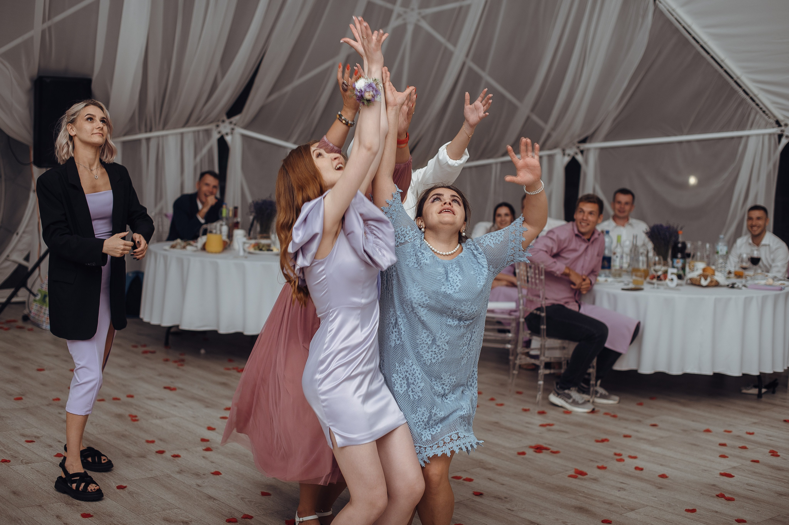 Семейный и дружелюбный свадебный день Людмилы и Сергея. Свадебный фотограф в Ярославле Денис Медоваров