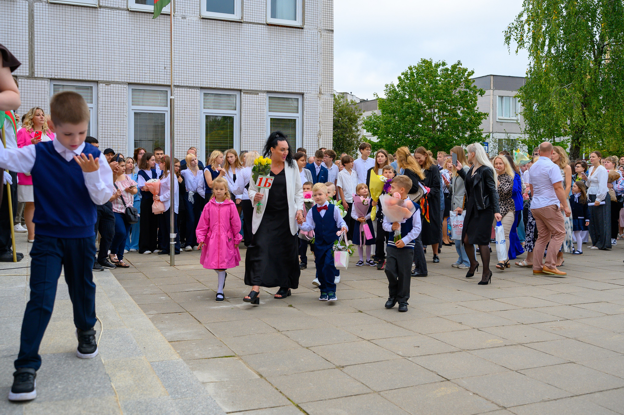 Вот звучит первый звонок, перед этим долгое приготовление к новому этапу в жизни, Яромир идет в школу. Фотоуслуги, услуги фотографа, фотографирование важных событий