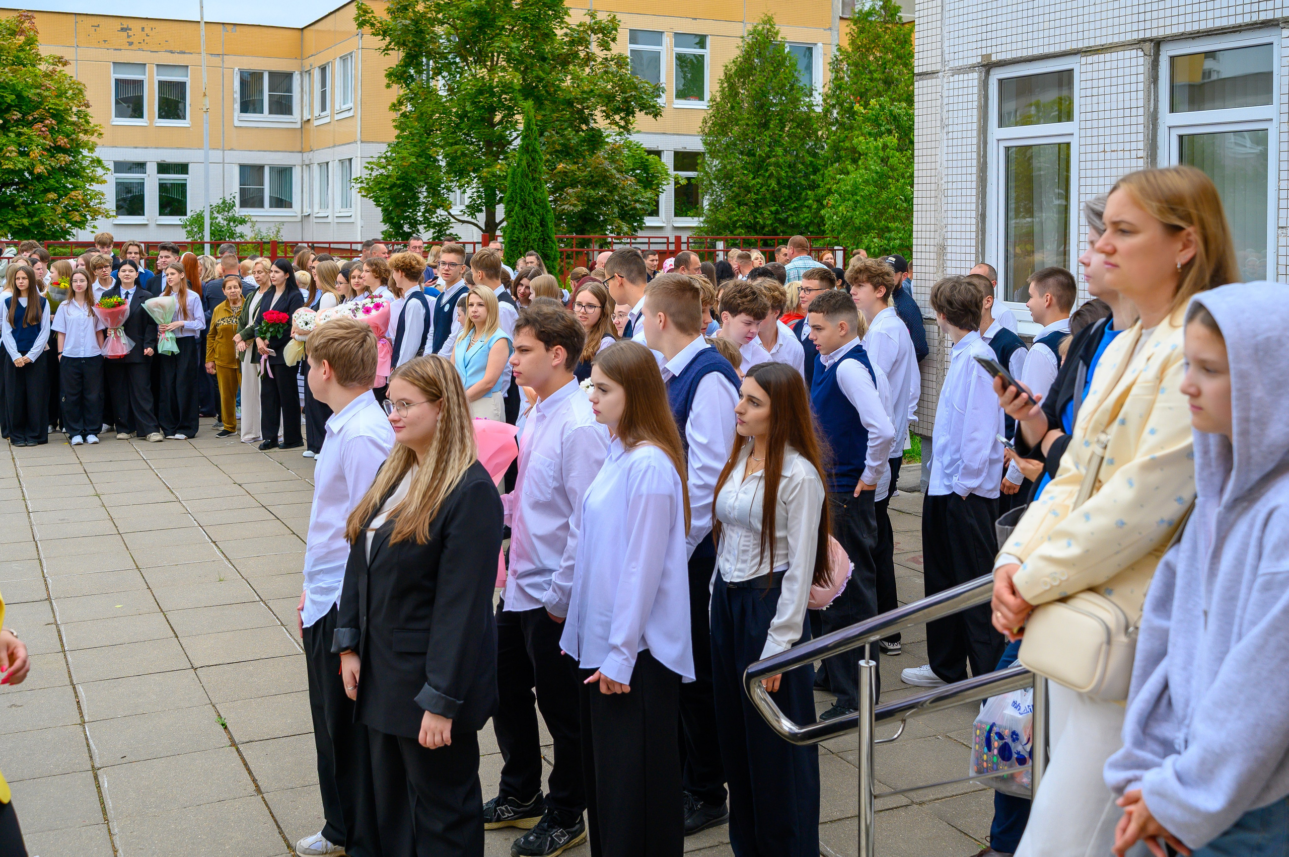 Вот звучит первый звонок, перед этим долгое приготовление к новому этапу в жизни, Яромир идет в школу. Фотоуслуги, услуги фотографа, фотографирование важных событий