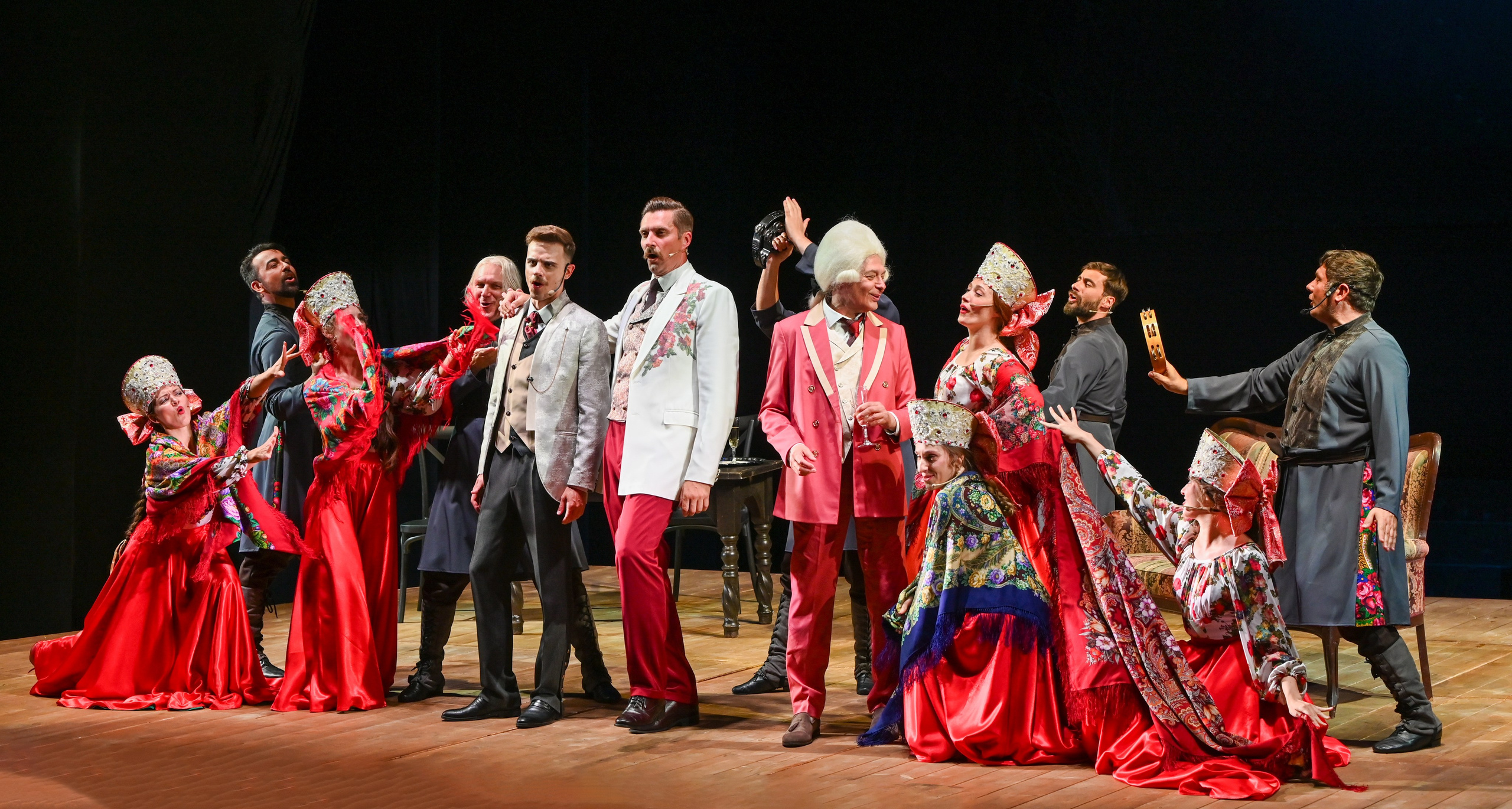 театр , актер , спектакль , мужчины актеры , премьера спектакля , фото с премьеры спектакля , фотографирование спектакля , съемка спектакля , репортажная съемка , танец , пластика динамика , мимика ,эстетика , выражения, эмоции 