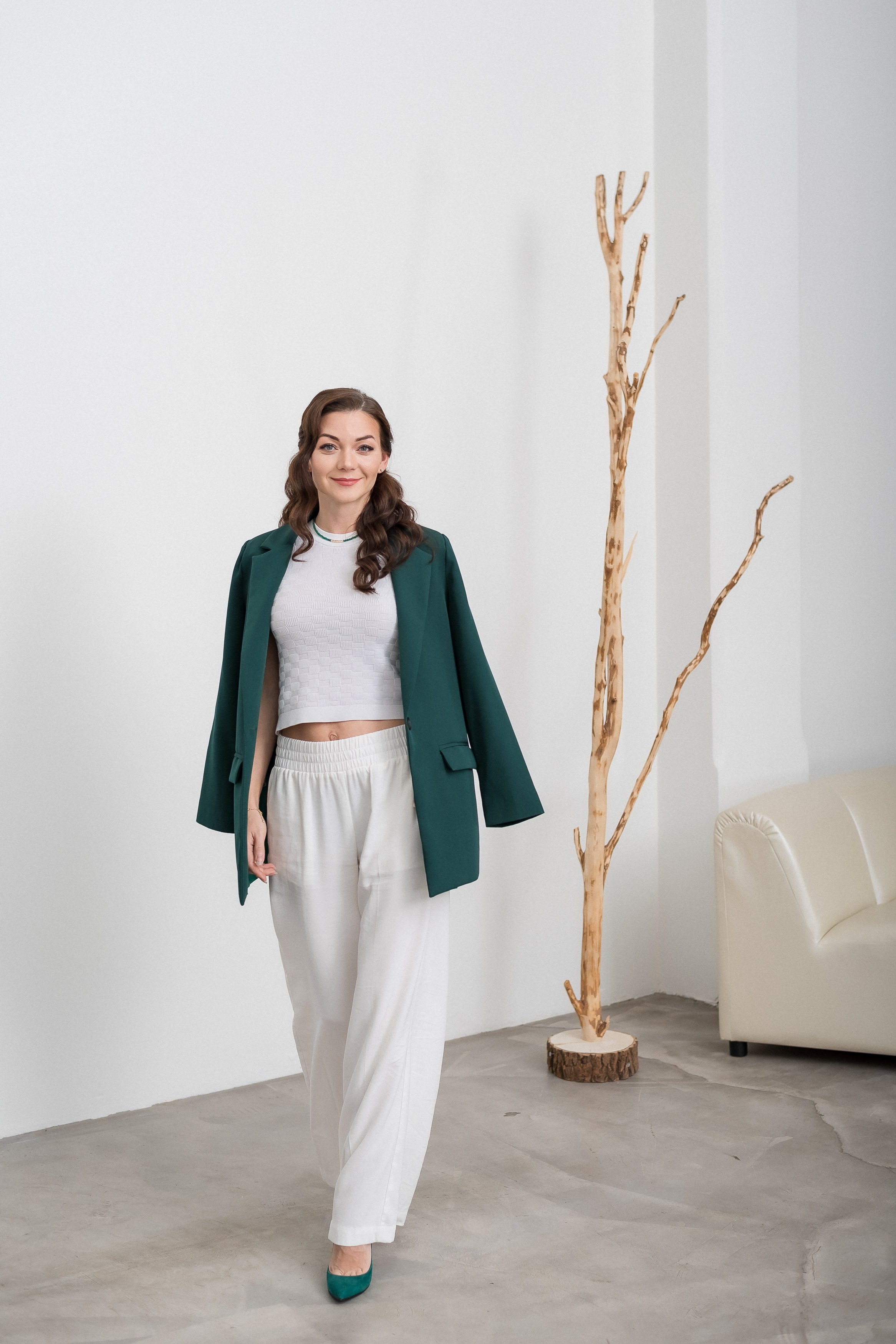 В светлой минималистичной студии. КОНТЕНТ |БРЕНД фотограф Санкт-Петербург — Жанна Олтаржевская