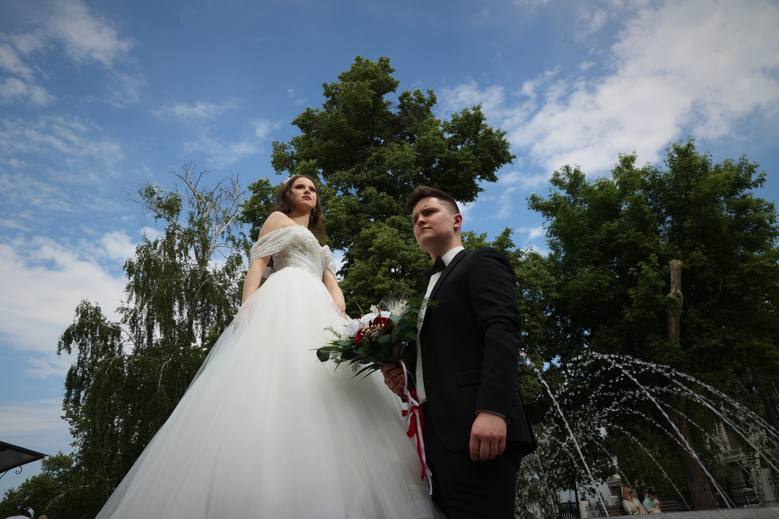 Свадебные фотографии в Струковском парке Самары. Свадебный видеограф и свадебный фотограф в Самаре Олег Слеб