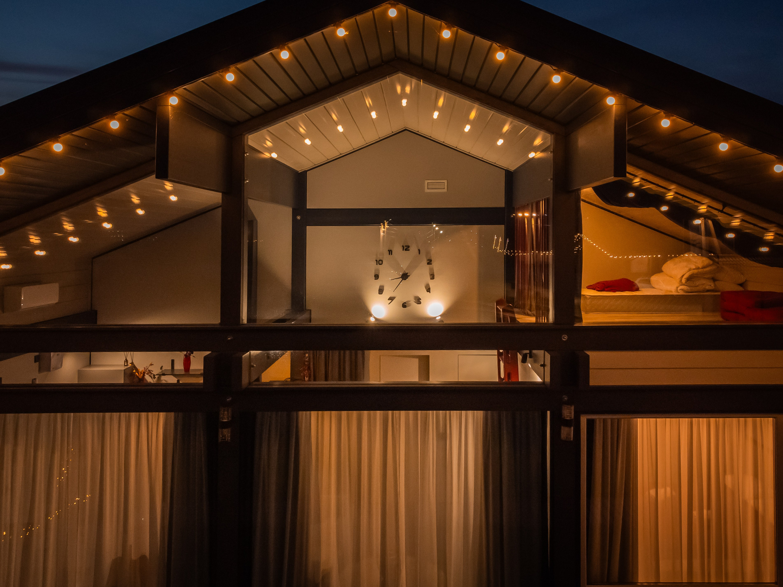 Переславль - Залесский, Загородный клуб "ОЗЕРО", Плещеево озеро, крестова гора, небо, трава, лето, ночь, дом