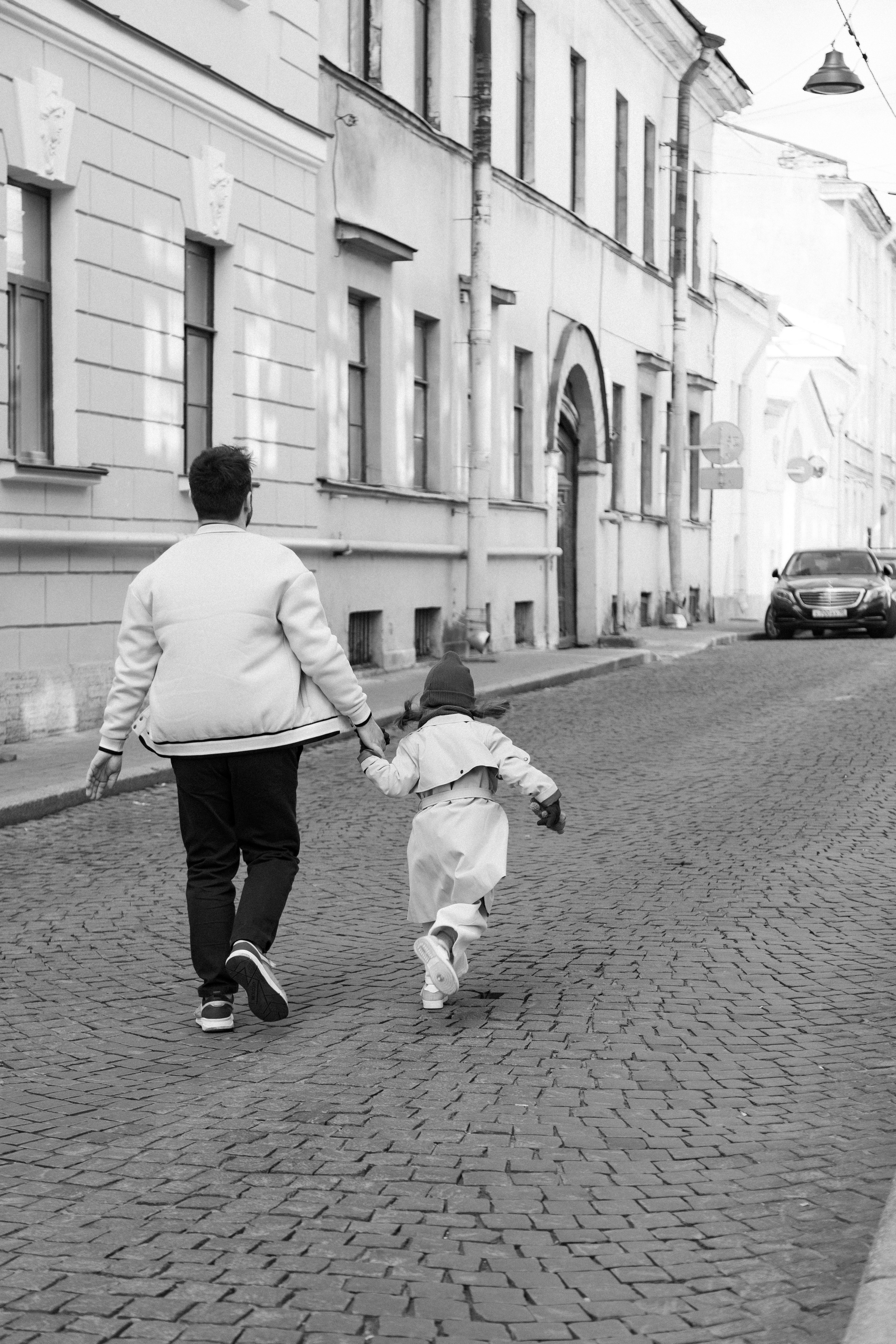 Весенняя фотопрогулка папы и дочки на Васильевском острове. Детский и контент фотограф Надя Волкова Санкт-Петербург