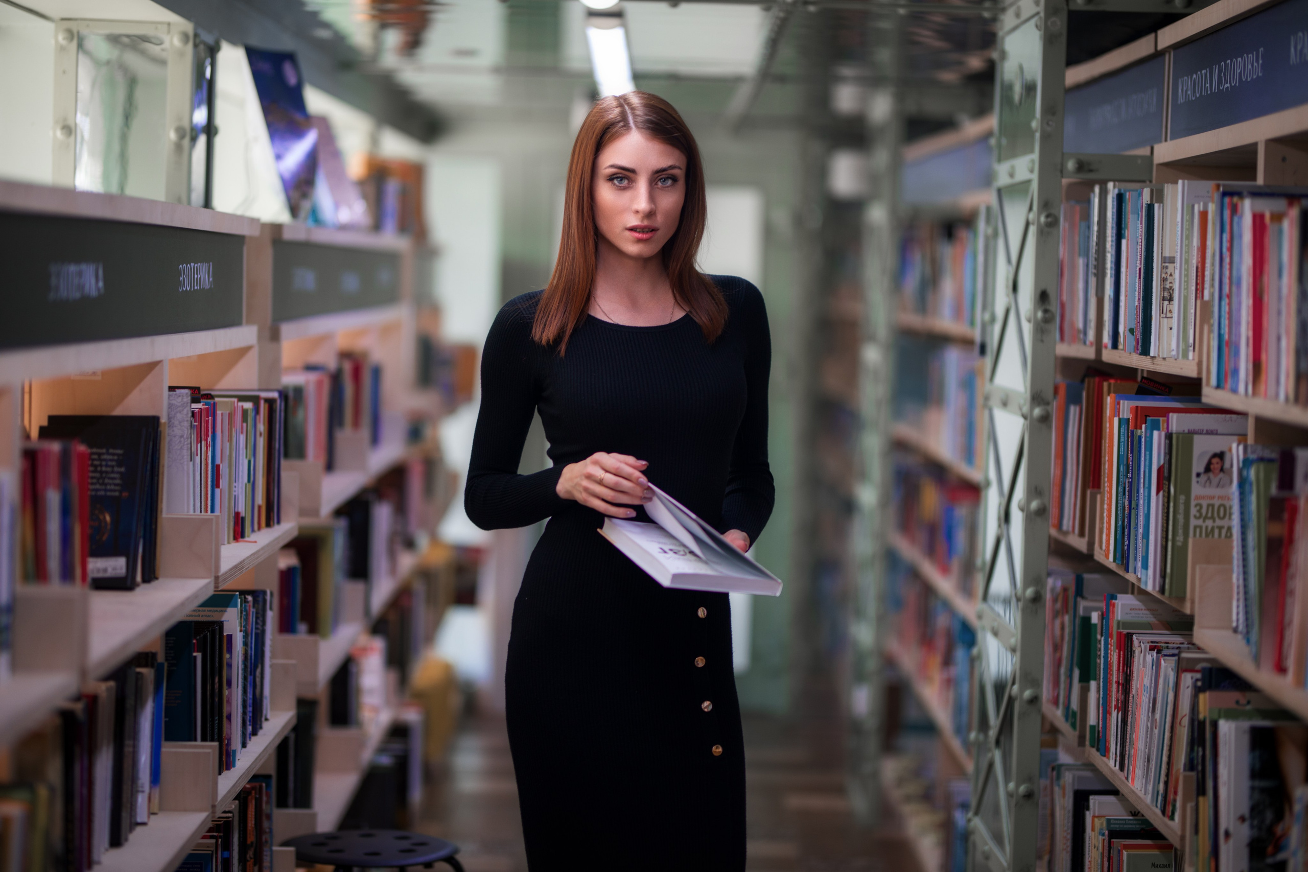 Фотосессия с Надеждой в книжном магазине для «себя»