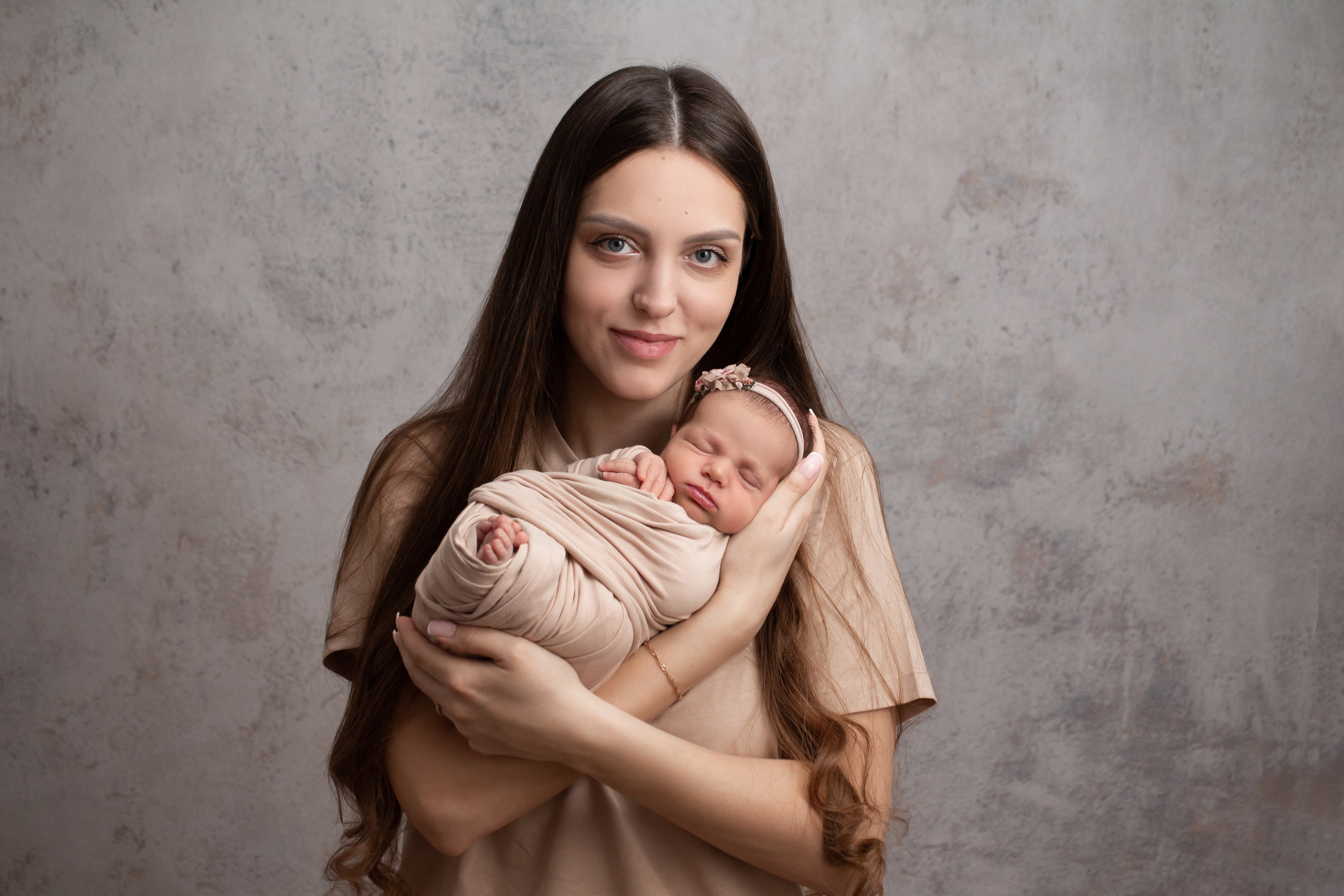 Кадры малыша с родителями. Фотограф новорождённых Анапа Елена Кушнарь