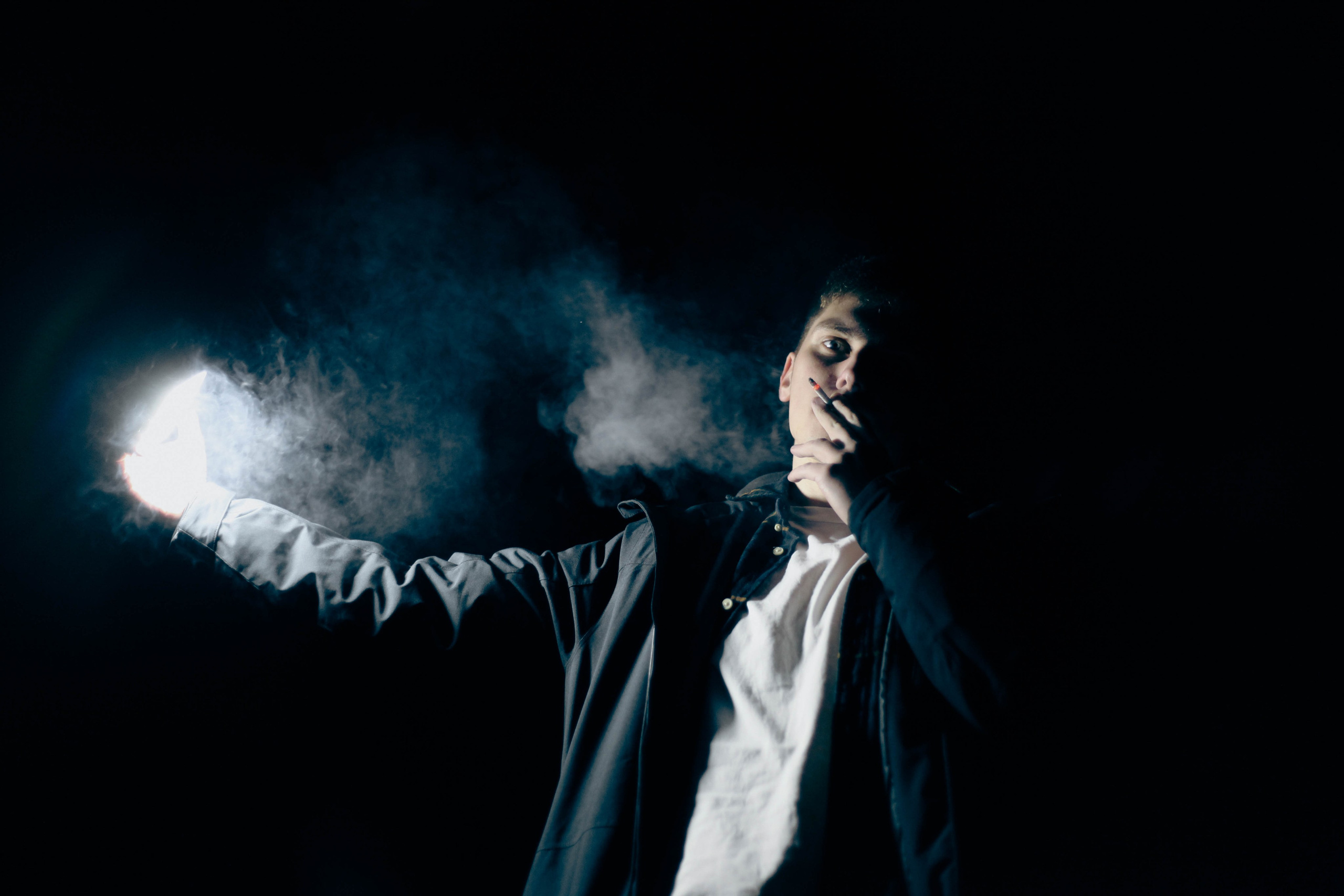 «Затянутая тишина: воспоминания прошлой жизни». Уличный фотограф Города N