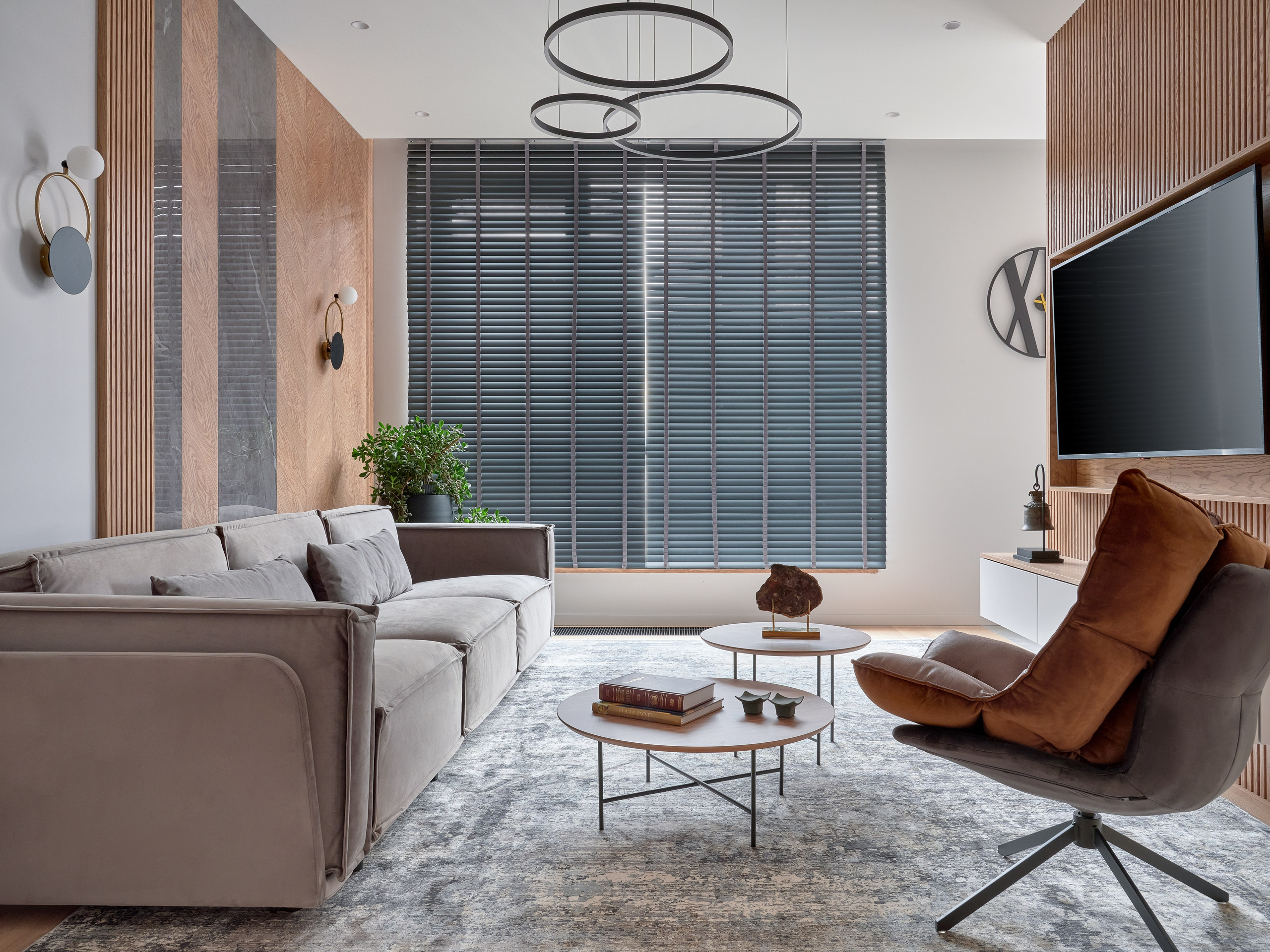 Монохром и деревянные акценты. Фотограф Наталья Вершинина