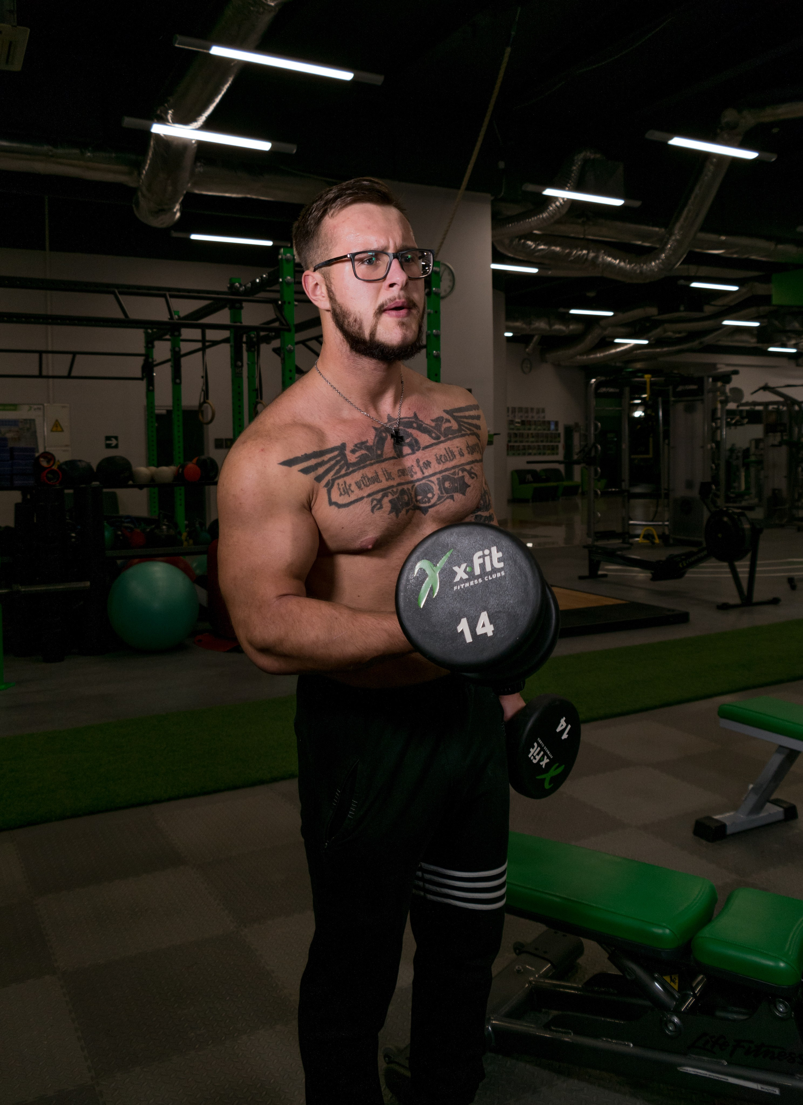 Контент-фотосъемки для экспертов и фитнес тренеров. AI Фотограф Краснодар: мужские и женские фотосессии, стилизация съемки. Нейро-фотосессии онлайн