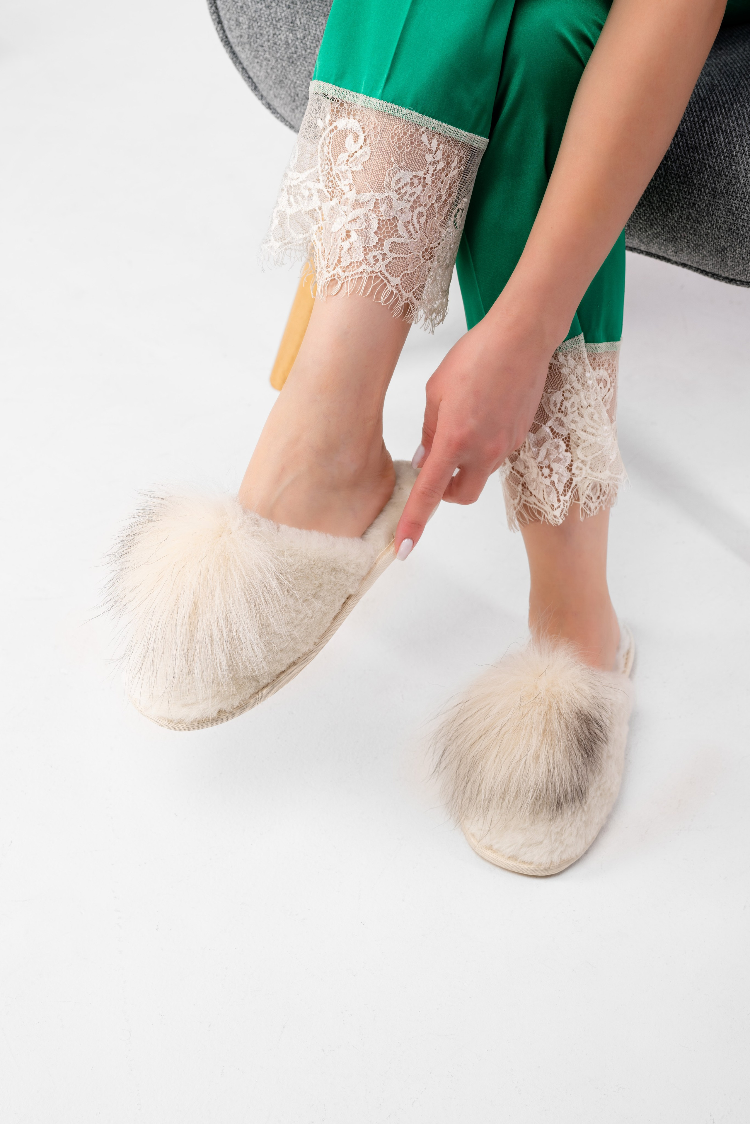 Тапочки и чуни. Предметный фотограф, фото для маркетплейсов Пятигорск, КМВ