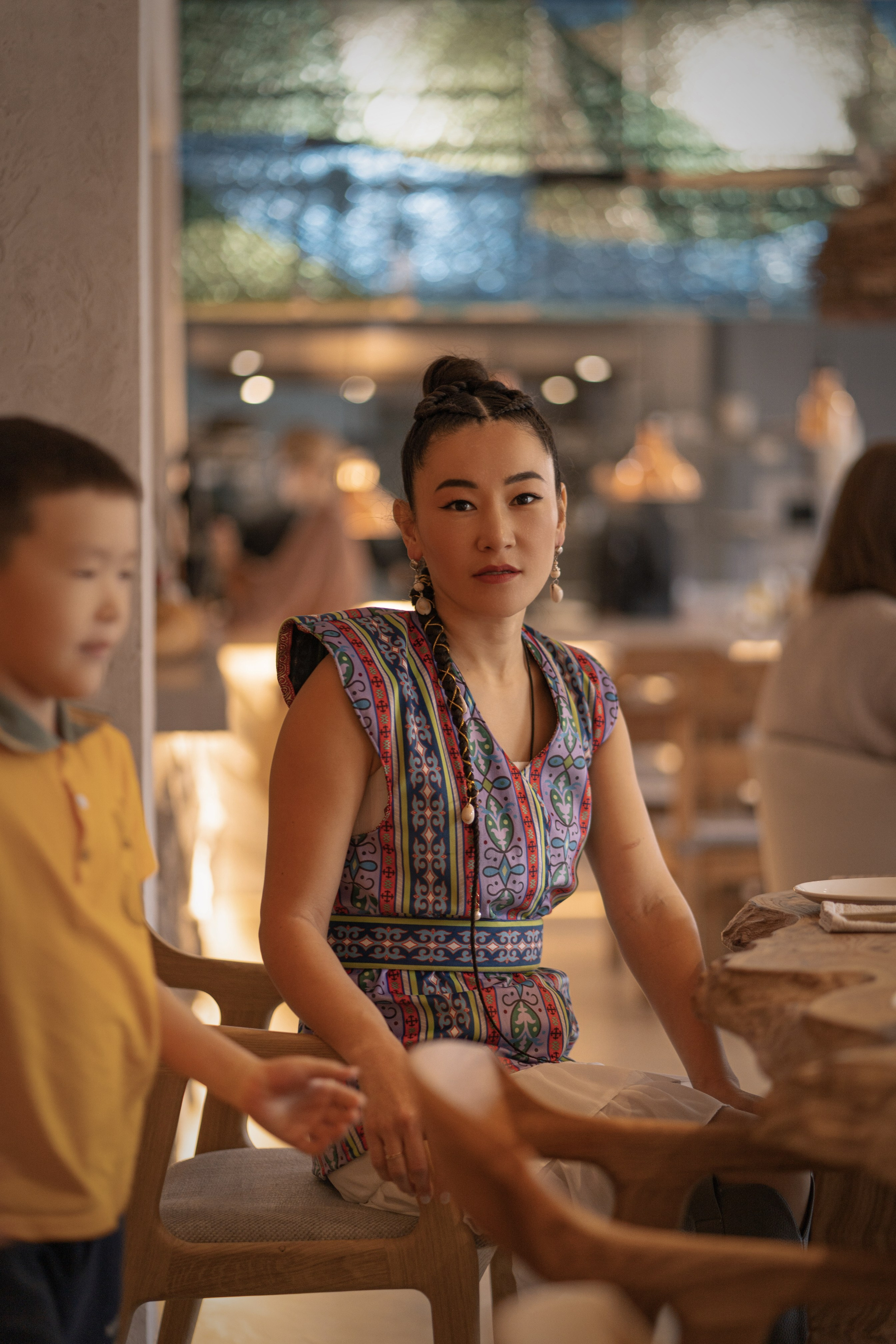 В ресторане Рерих. Выездной фотограф-видеограф в Республике Алтай Солоны Куюкова