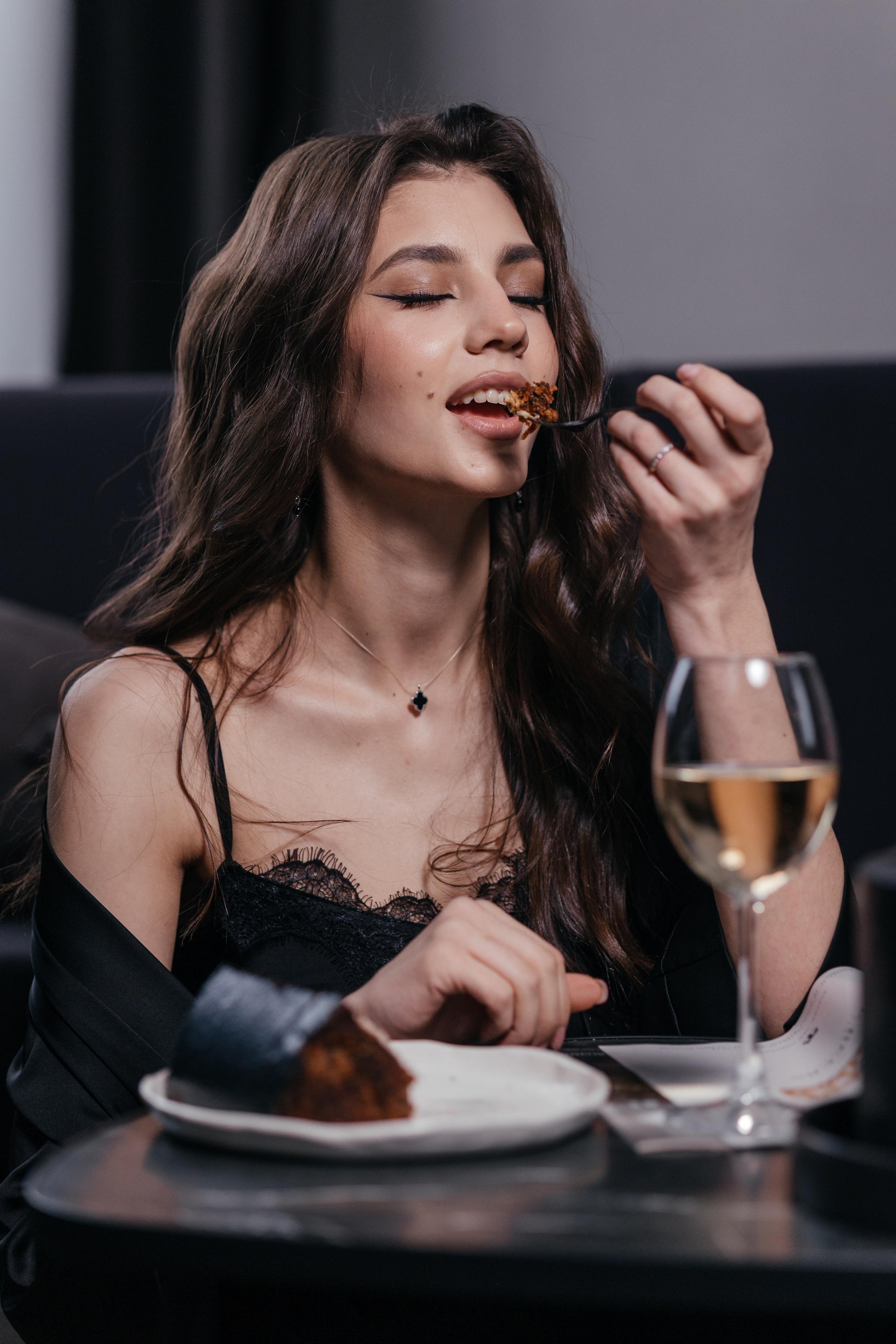 Черное платье. Фотограф Крохин Олег